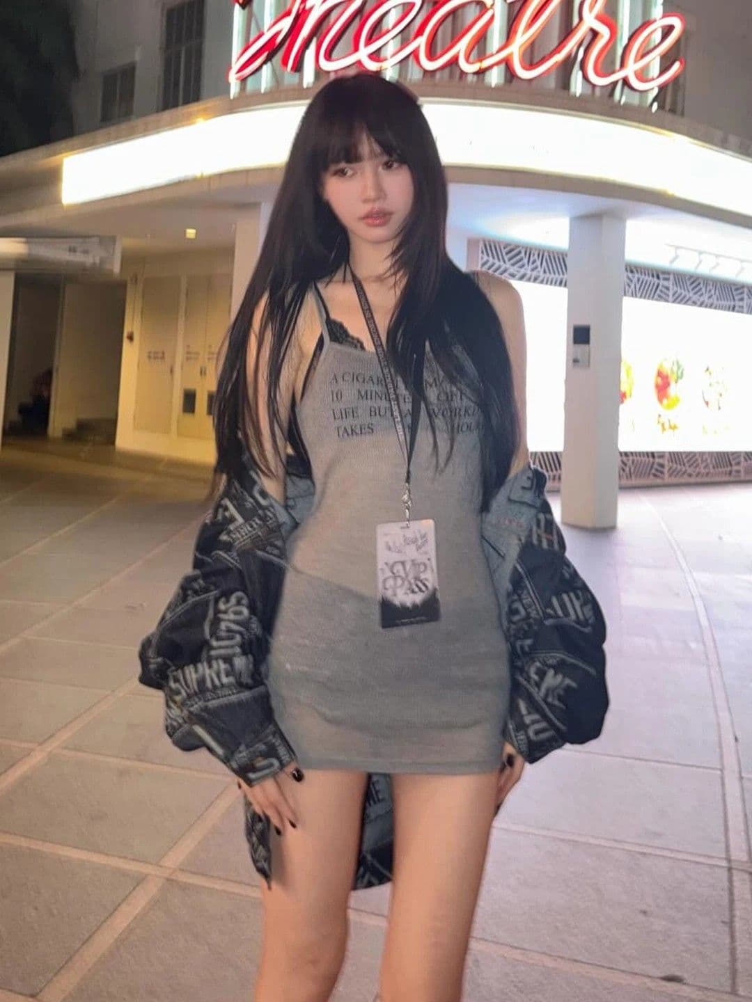 회색 알파벳 프린트 캐미솔 섹시함 핫걸 아메리칸 y2k 바람 맨위 이미지 2