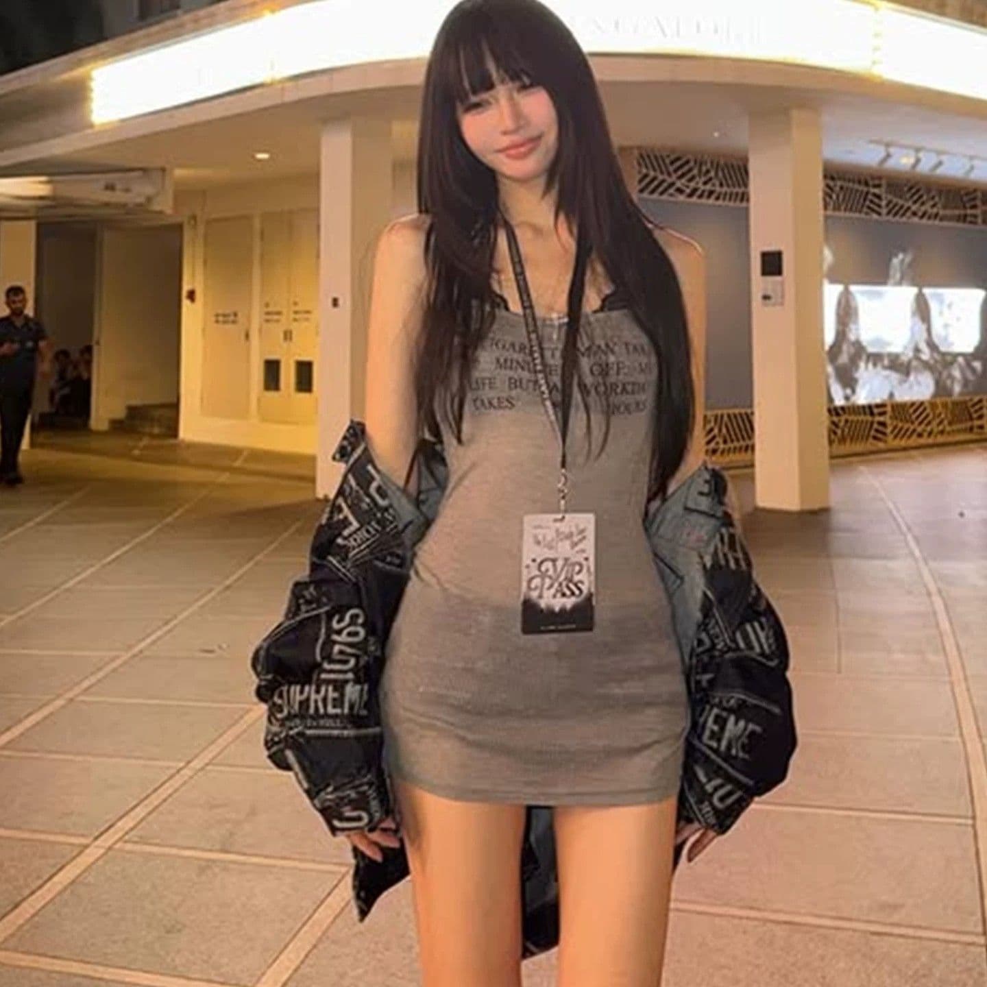 회색 알파벳 프린트 캐미솔 섹시함 핫걸 아메리칸 y2k 바람 맨위 상세 이미지 1