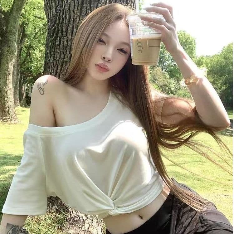 달콤한 매운맛 바람 비스듬한 칼라 오프숄더 핫걸 쇼트 스타일 이슬 뼈의 맨위 한 부서 ins 여름 신제품 다용도 회색 캐주얼 티셔츠 이미지 2