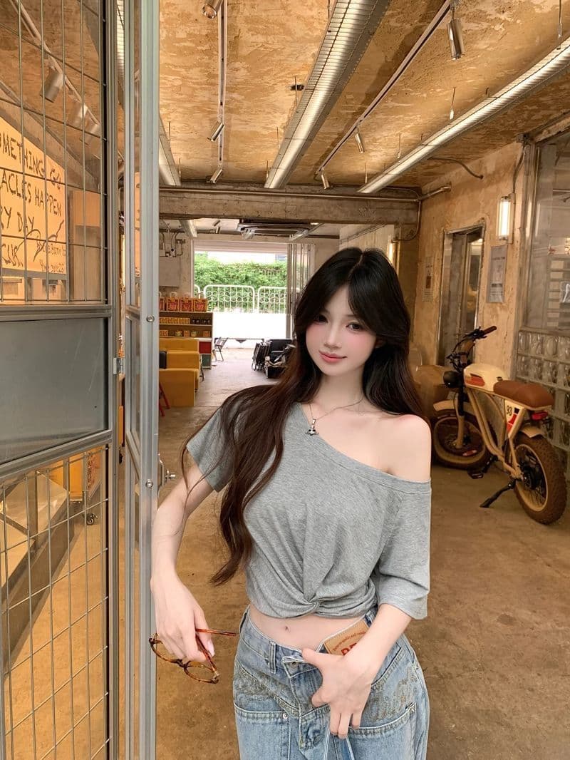 달콤한 매운맛 바람 비스듬한 칼라 오프숄더 핫걸 쇼트 스타일 이슬 뼈의 맨위 한 부서 ins 여름 신제품 다용도 회색 캐주얼 티셔츠 상세 이미지 1