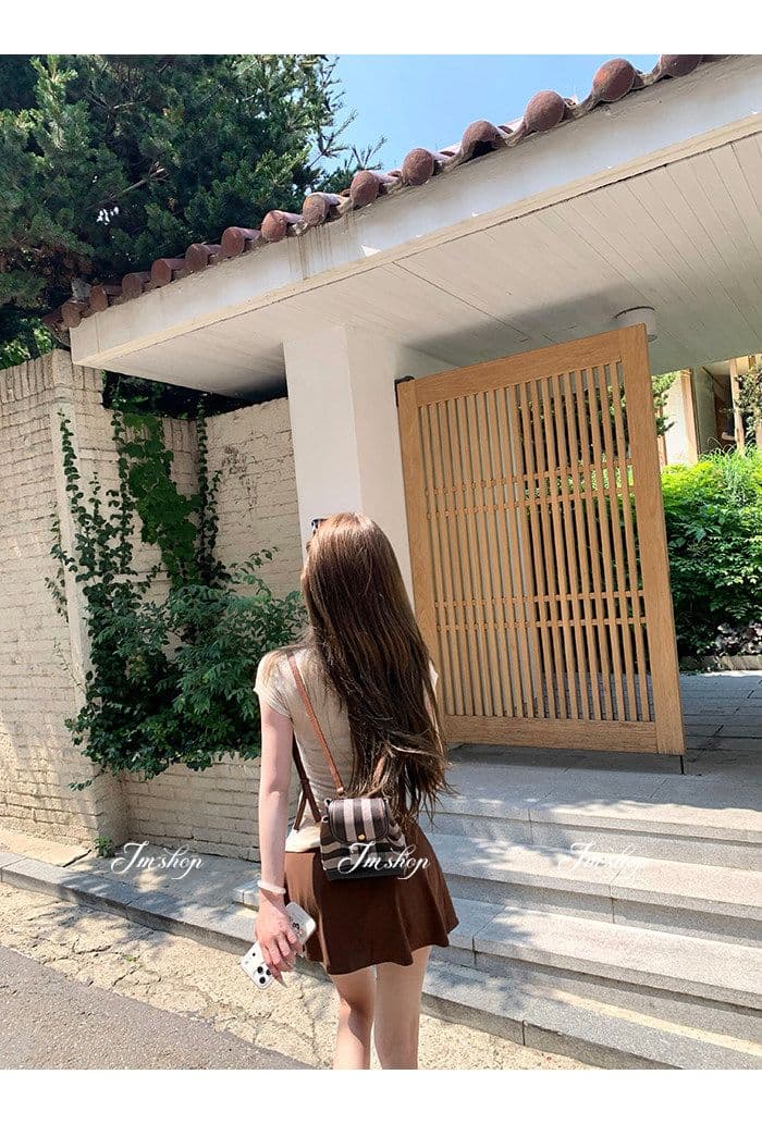 양모 대 u 칼라 비스듬한 진자 허리 수축 핫걸 단추 티셔츠 순수한 욕망 행침 목 니트 슬립 플리츠 스커트 여름 투피스 세트 상세 이미지 15