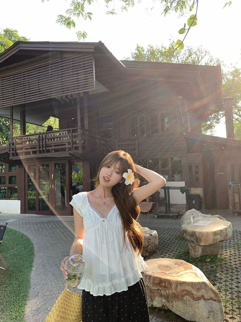 프랑스식 달콤한 소스 V넥 레이스 조각 자카드 명중 가져 가라. 작은 날다 소매 인형 셔츠 여름 루즈핏 슬림해 보이는 휴가 바람 맨위 상세 이미지 44