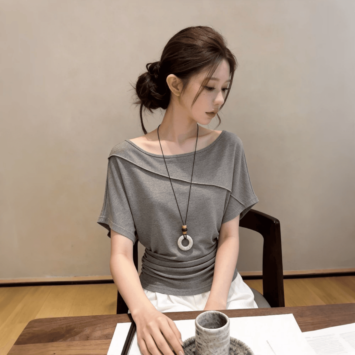 220 그램 물 부드러운 면 95 면 5 암모니아 Lun 미니멀리즘 바람 오프숄더 반팔 티셔츠 여성 여름 꼬집기 허리 디자인 센스 맨위