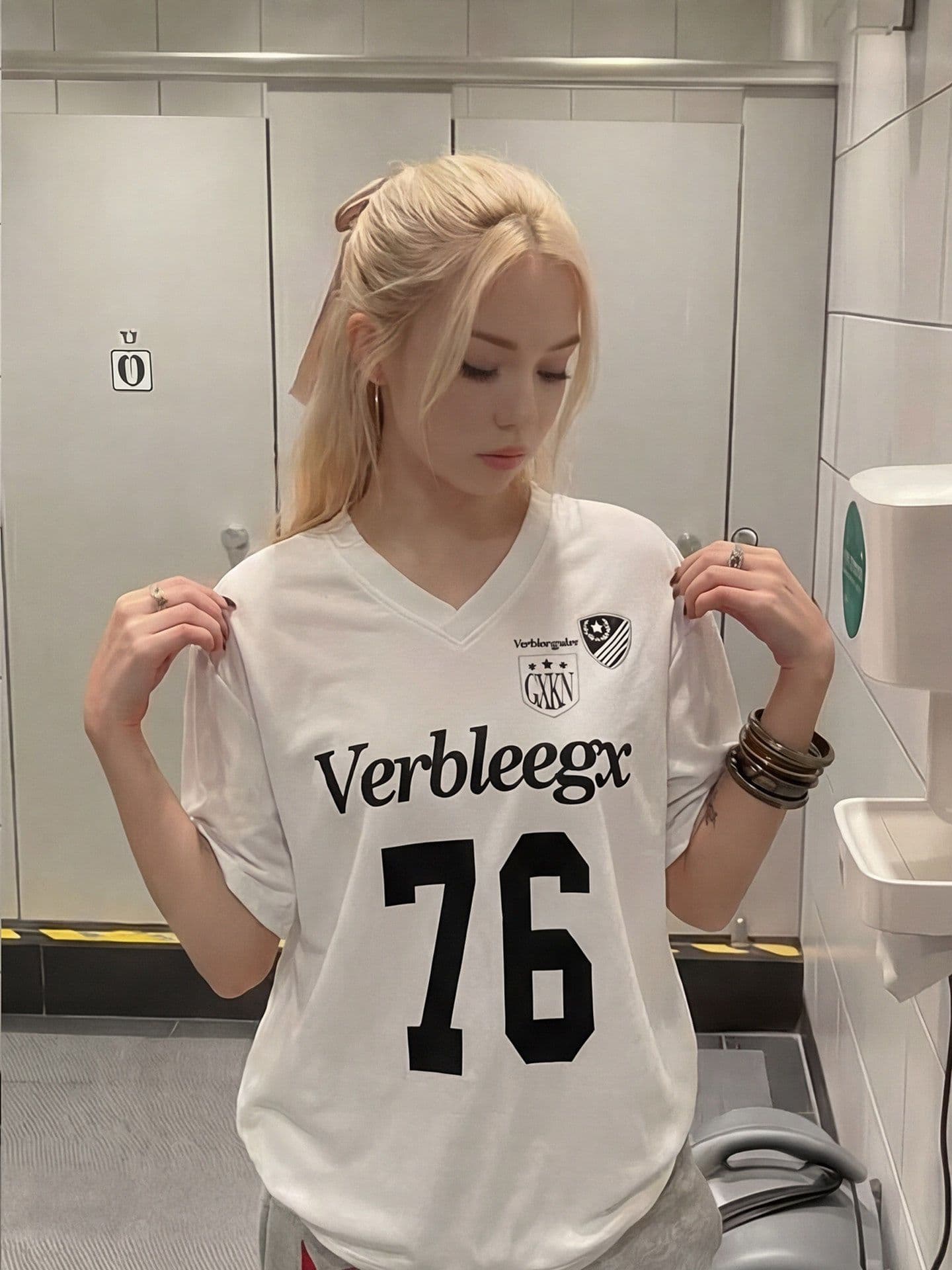 이후 패키지 칼라 보안 버클 원단 단일 구멍 얼굴 버드 눈 V넥 루즈핏 프린트 반팔 알파벳 티셔츠 여성 여름