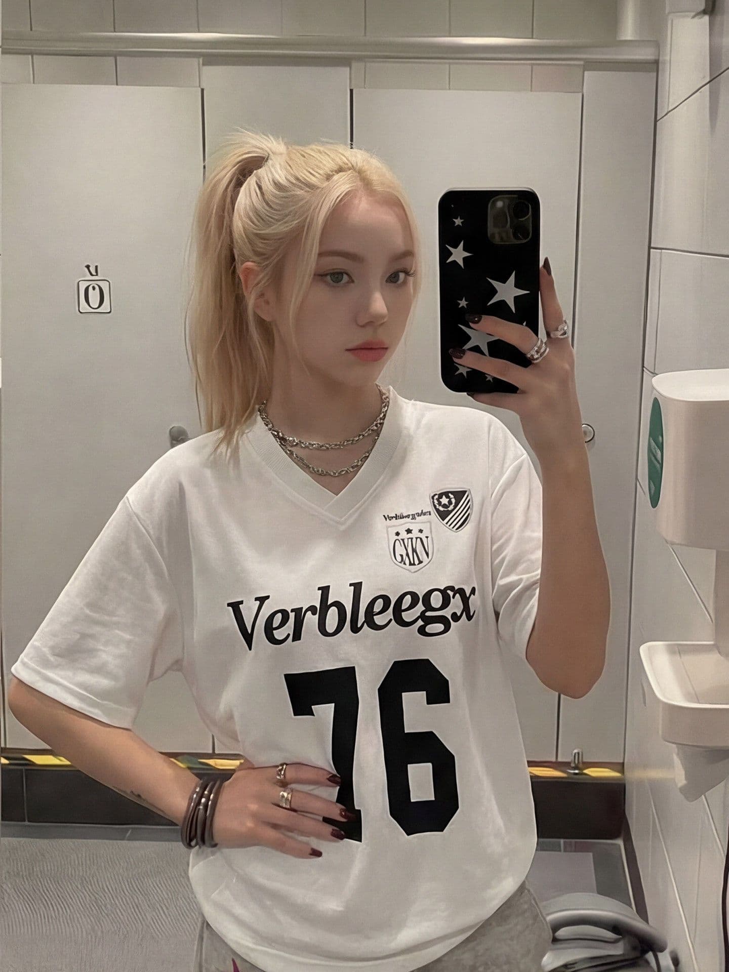 이후 패키지 칼라 보안 버클 원단 단일 구멍 얼굴 버드 눈 V넥 루즈핏 프린트 반팔 알파벳 티셔츠 여성 여름 이미지 4