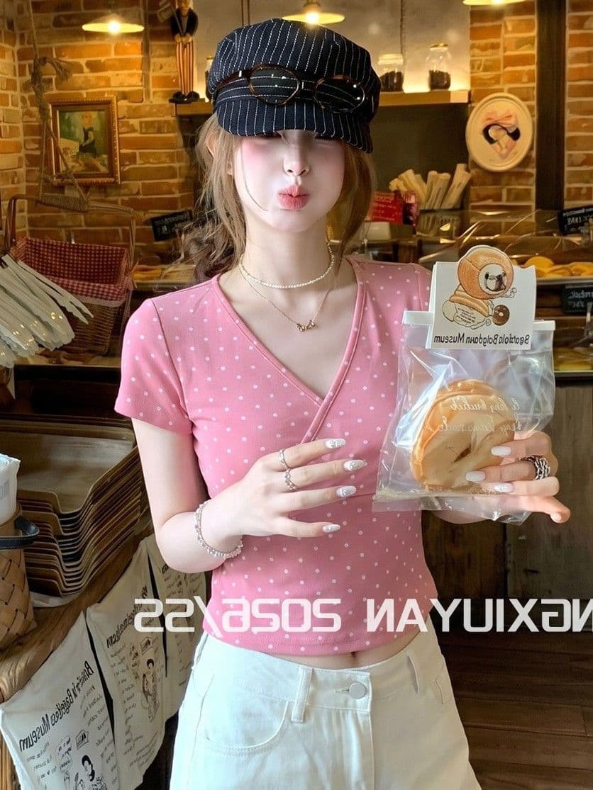 210 그램 좋은 면 도파민 달콤한 핫걸 도트 무늬 V넥 반팔 티셔츠 여성 여름 몸매 가꾸기 슬림해 보이는 작은 키 맨위 이미지 4