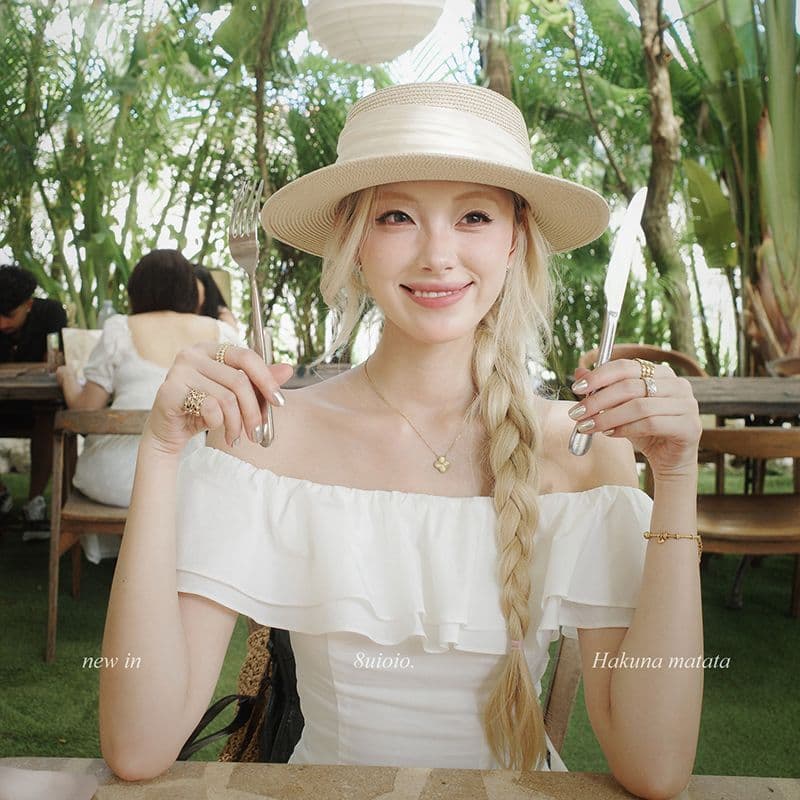 화이트 오프숄더 쇼트 스타일 여성 셔츠 여름 프릴 오프숄더 셔츠 작은 셔츠 몸매 가꾸기 슬림해 보이는 디자인 센스 맨위