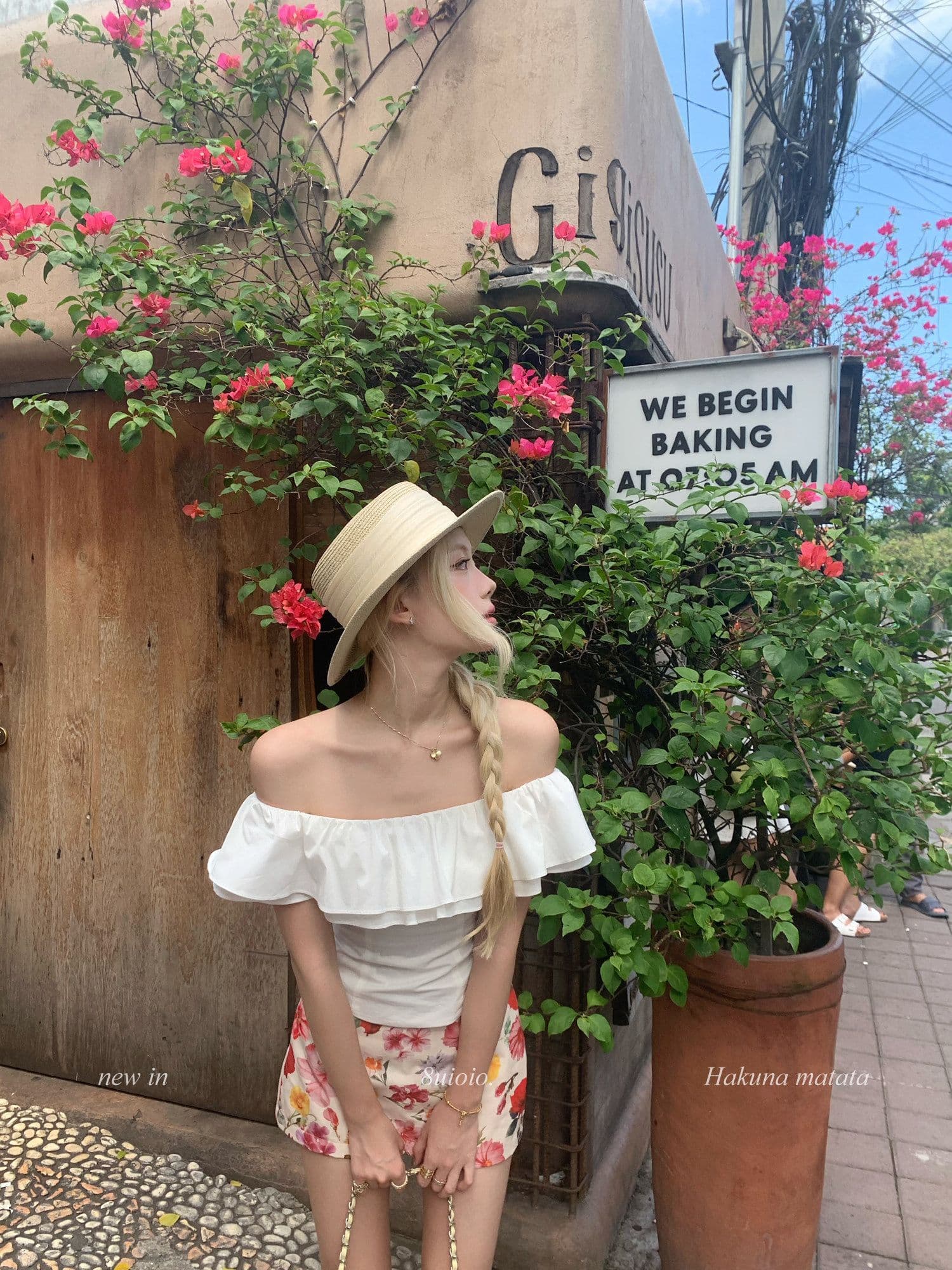 화이트 오프숄더 쇼트 스타일 여성 셔츠 여름 프릴 오프숄더 셔츠 작은 셔츠 몸매 가꾸기 슬림해 보이는 디자인 센스 맨위 상세 이미지 11