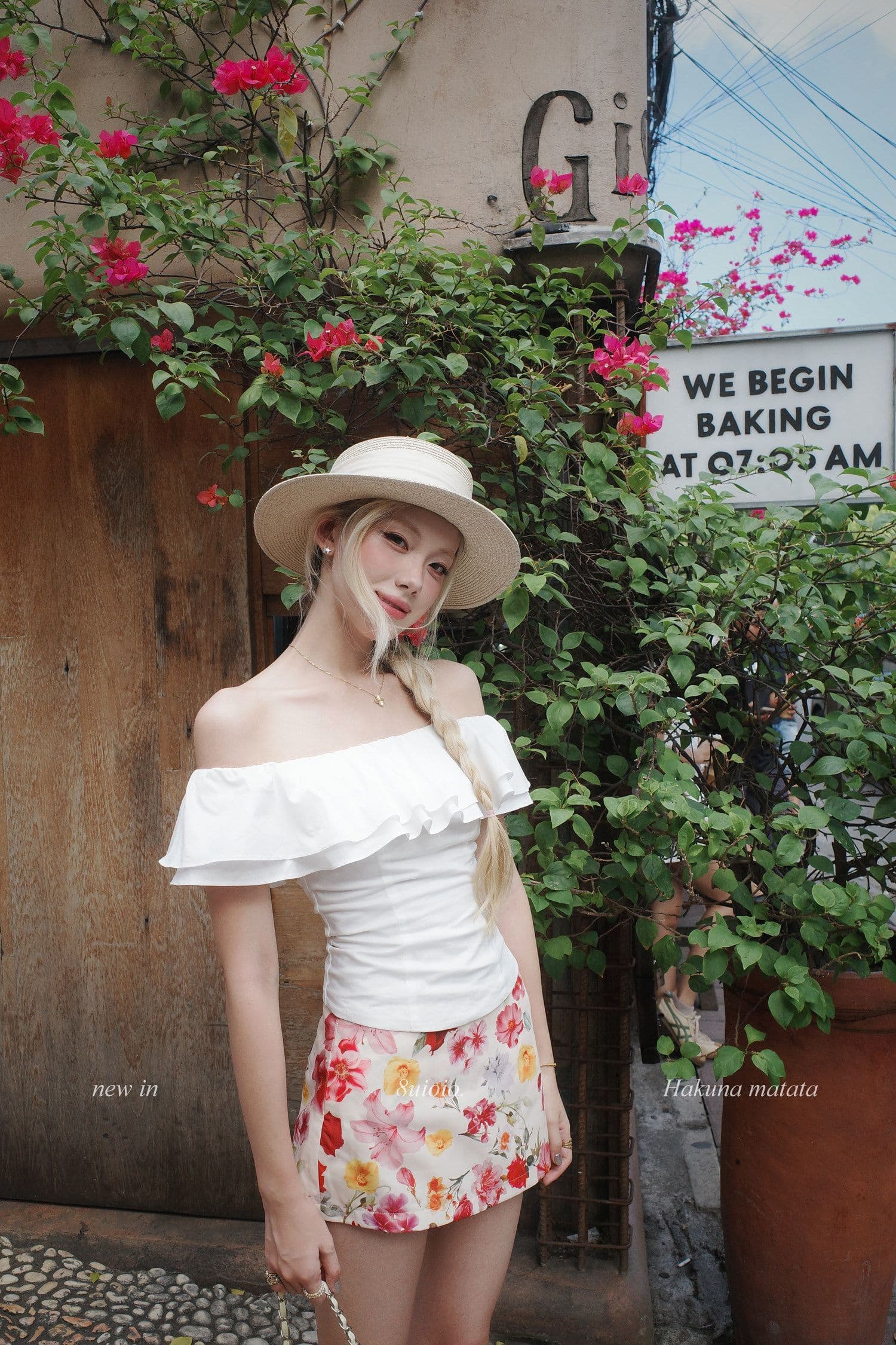 화이트 오프숄더 쇼트 스타일 여성 셔츠 여름 프릴 오프숄더 셔츠 작은 셔츠 몸매 가꾸기 슬림해 보이는 디자인 센스 맨위 상세 이미지 24