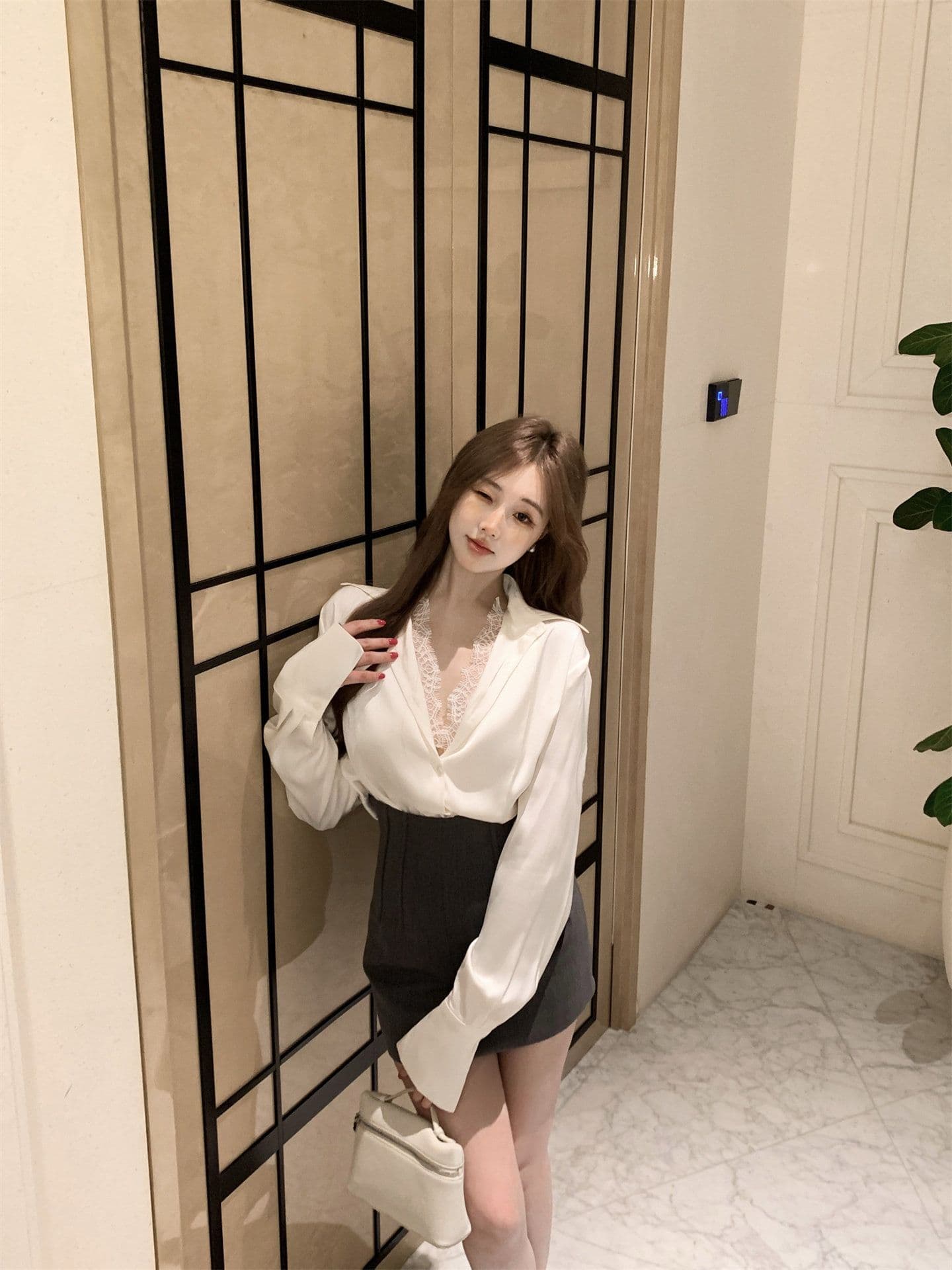 좋은 품질 화이트 POLO 칼라 레이스 레이스 셔츠 봄 가을 디자인 센스 화이트 긴팔 맨위 상세 이미지 9
