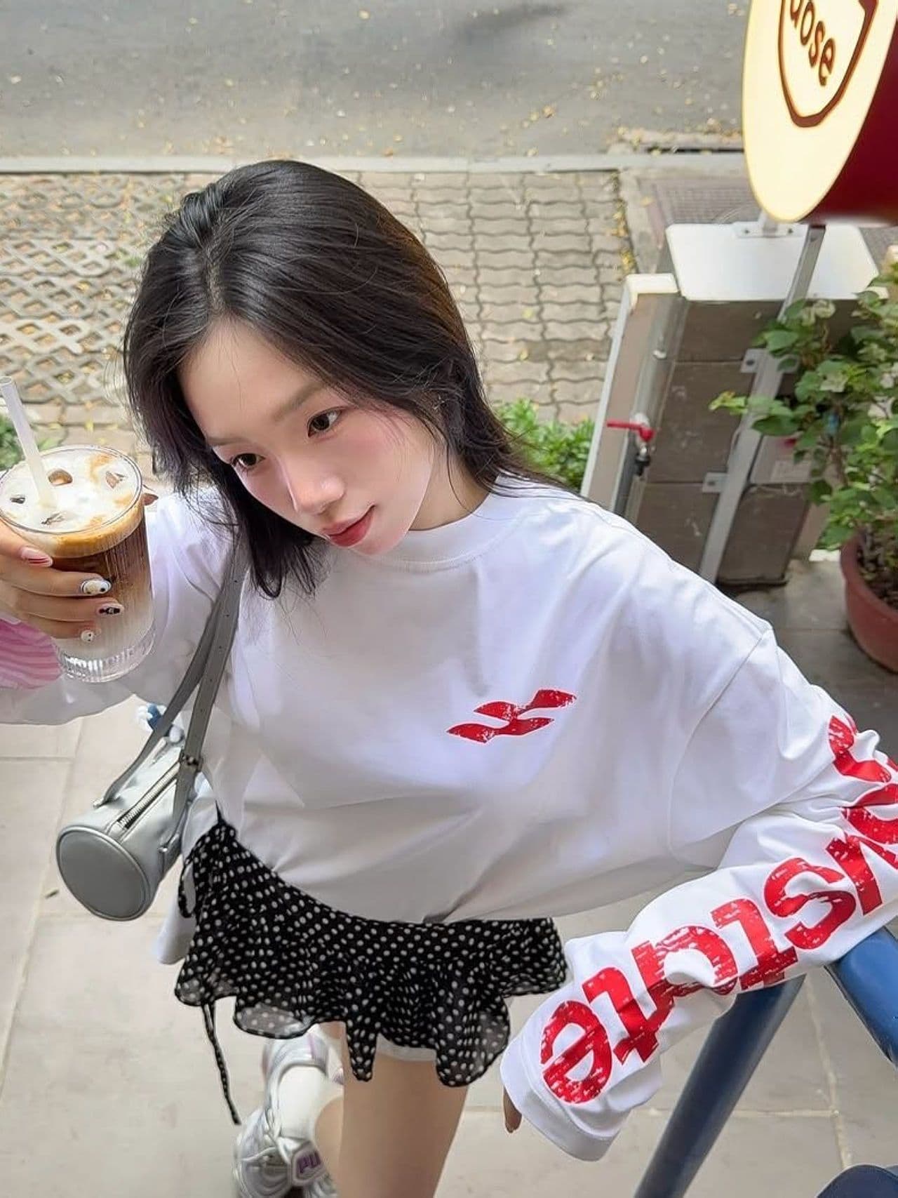 폭발 200그램 순면 플러그 루오 모방 당겨서 어깨 테두리 프린트 루즈핏 만나는 긴팔 티셔츠 여성 상세 이미지 6
