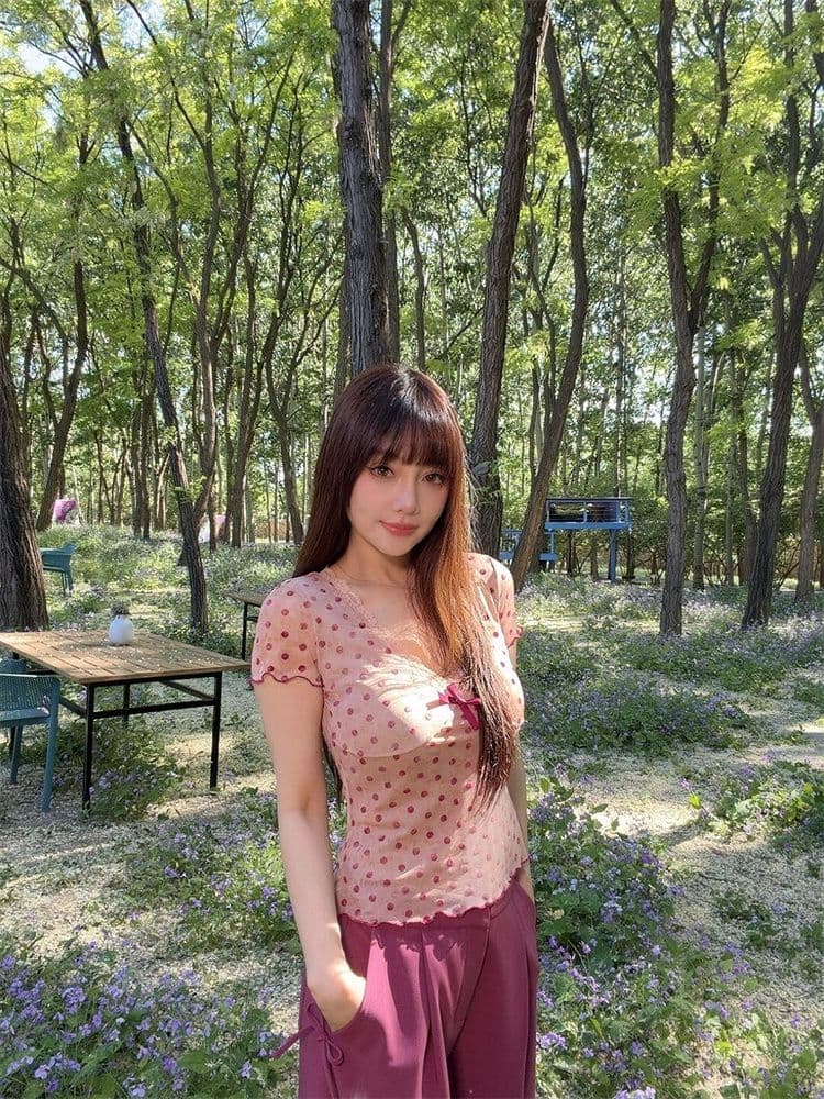이중층 메시 원단 식물 플러시 한 부서 도트 무늬 레이스 V넥 짧은 티셔츠 여성 여름 몸매 가꾸기 슬림해 보이는 나비 매듭 맨위 상세 이미지 3