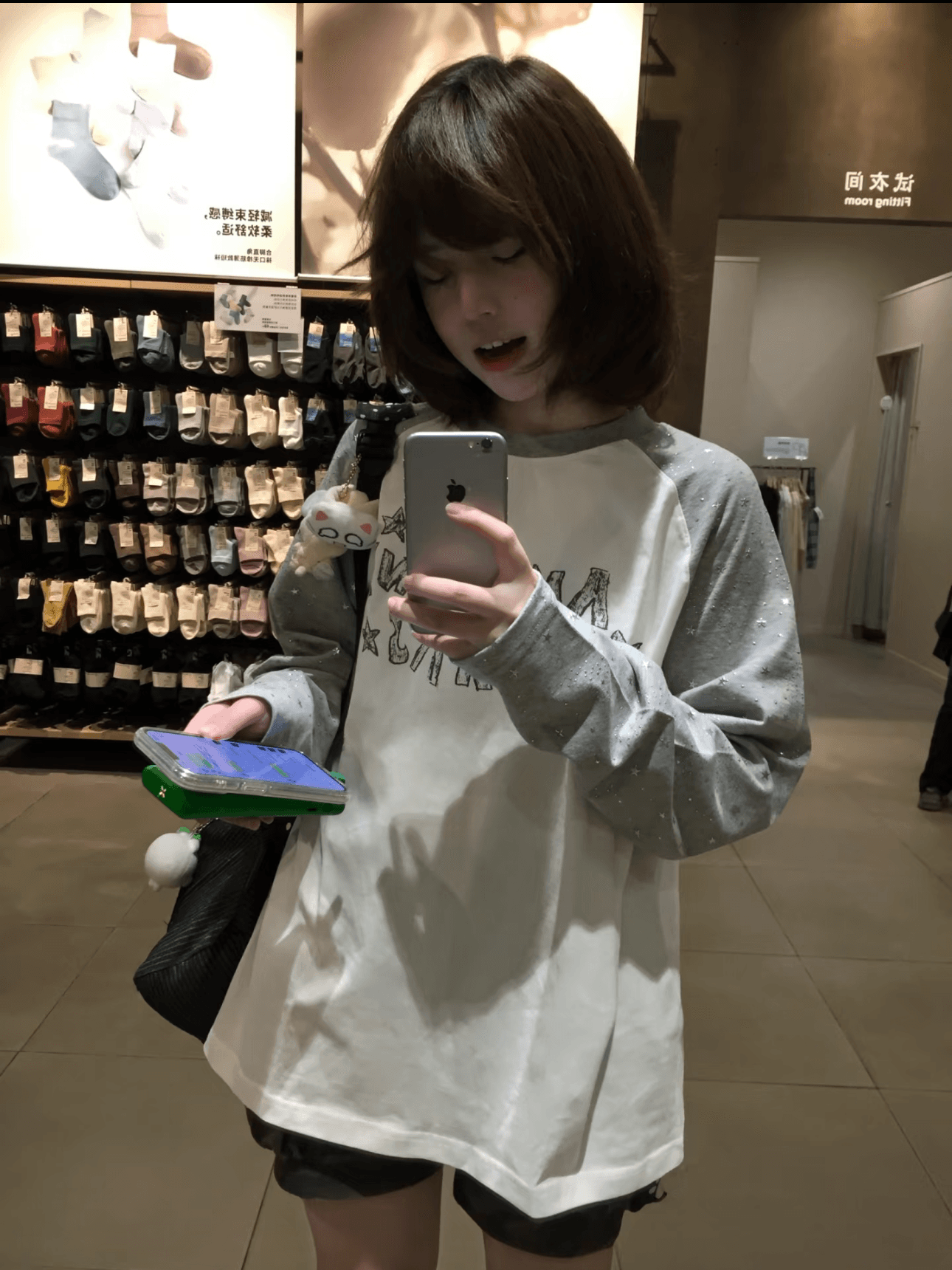 220 그램 순면 뜨거운 은 프린트 이후 패키지 칼라 전체 뜨거운 삽입 어깨 패치워크 긴팔 티셔츠 생방송 품질 상세 이미지 2