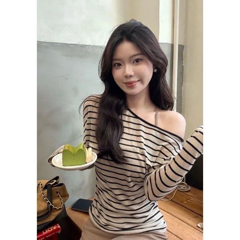 작은 대중 섹시함 느긋한 바람 레트로 스트라이프 비스듬한 어깨 긴팔 몸매 가꾸기 슬림해 보이는 티셔츠 여성 셔츠 여성