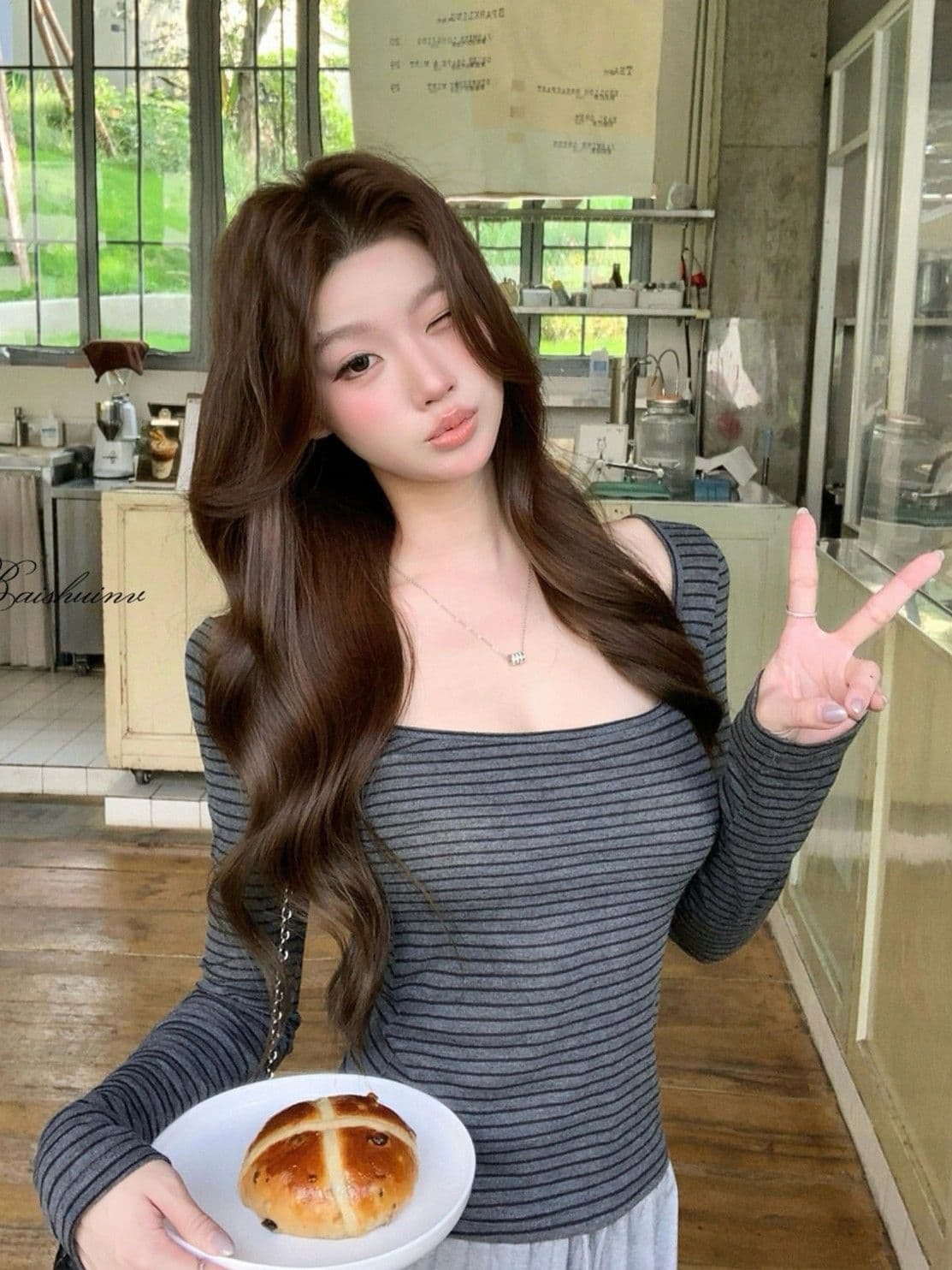 깊은 u 칼라 긴팔 티셔츠 여성 여름과 가을 얇은 스타일 한 부서 부드러운 허리 수축 핫걸 슬림해 보이는 다용도 작은 대중 스트라이프 맨위