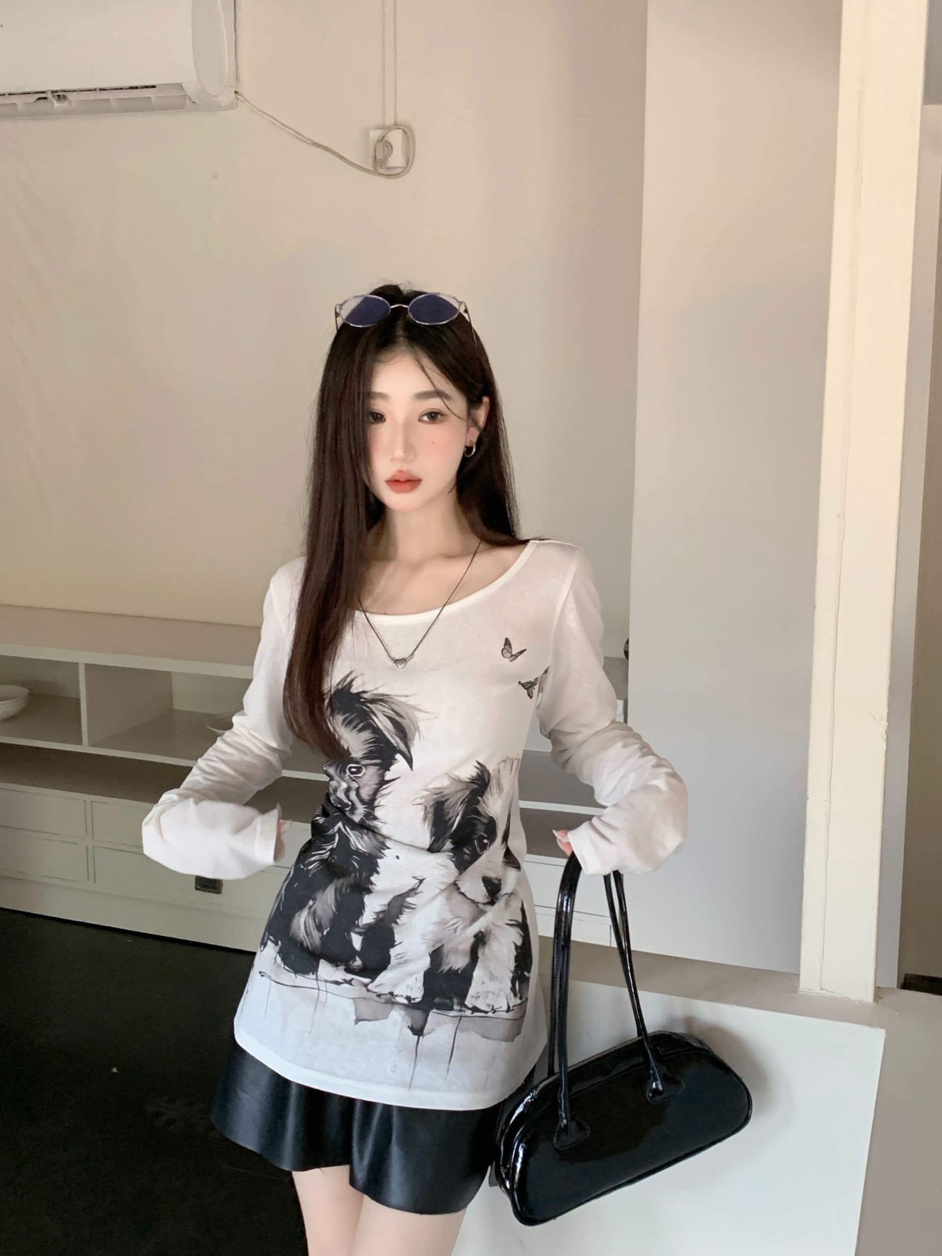 눈꽃 면 이른 가을 레트로 핫걸 마이크로 ~을 통해 섹시함 귀여운 강아지 오프숄더 긴팔 몸매 가꾸기 슬림해 보이는 오프숄더 맨위 이미지 3