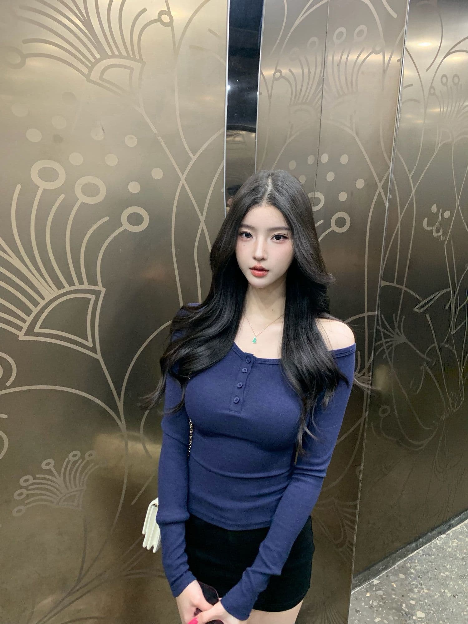 260 그램 사람들 면 디자인 센스 비스듬한 어깨 허리 수축 맨위 여성 여름 가을 품격 슬림해 보이는 기본 셔츠 핫걸 섹시함 티셔츠