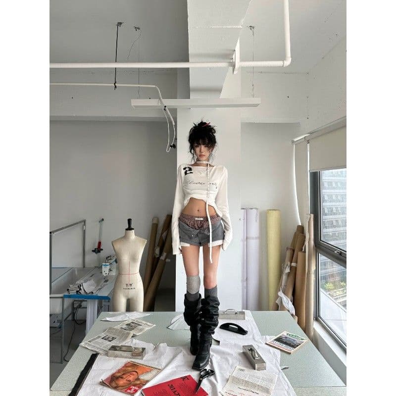 사람들 면 한 좋은 달콤한 도시 흐름 그림자 화이트 보트넥 긴팔 티셔츠 이른 가을 핫걸 프린트 맨위 이미지 3