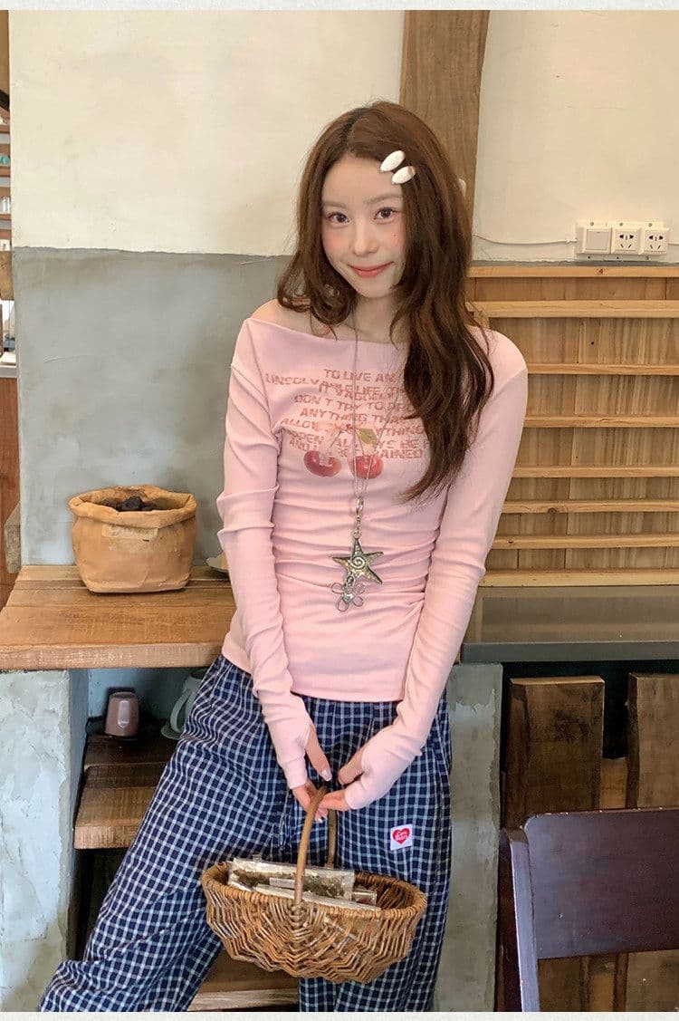 체리 프린트 오프숄더 긴팔 티셔츠 소녀 가을 2026 새로운 몸매 가꾸기 슬림해 보이는 오프숄더 맨위 상세 이미지 5