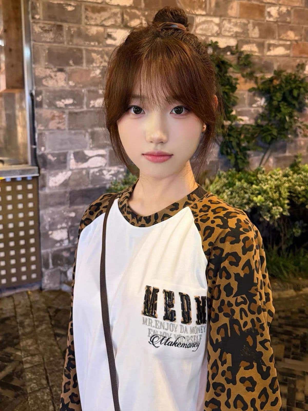 원본 좋은 품질 솜씨 자수 19 지점 220 그램 순면 긴팔 티셔츠 여성 이미지 4