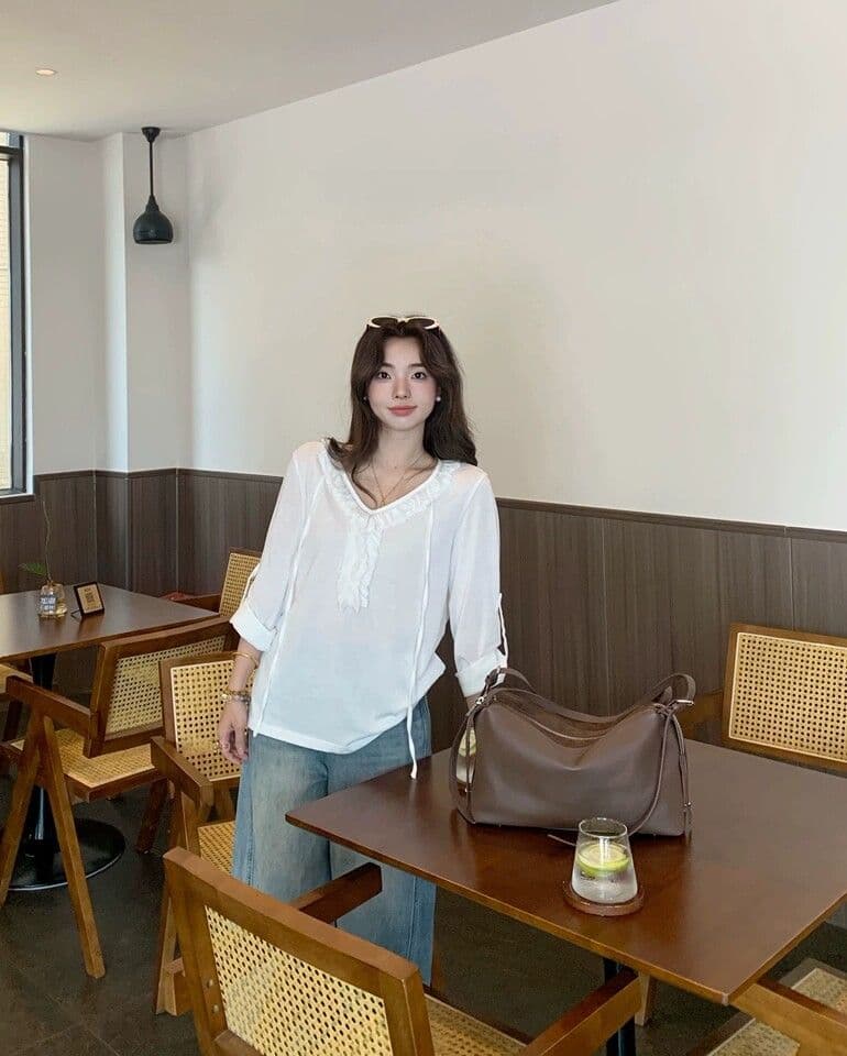 눈꽃 면 화이트 프릴 V넥 7부 소매 티셔츠 여성 여름 가을 루즈핏 디자인 센스 슬림해 보이는 긍정적 인 어깨 의류 상세 이미지 4