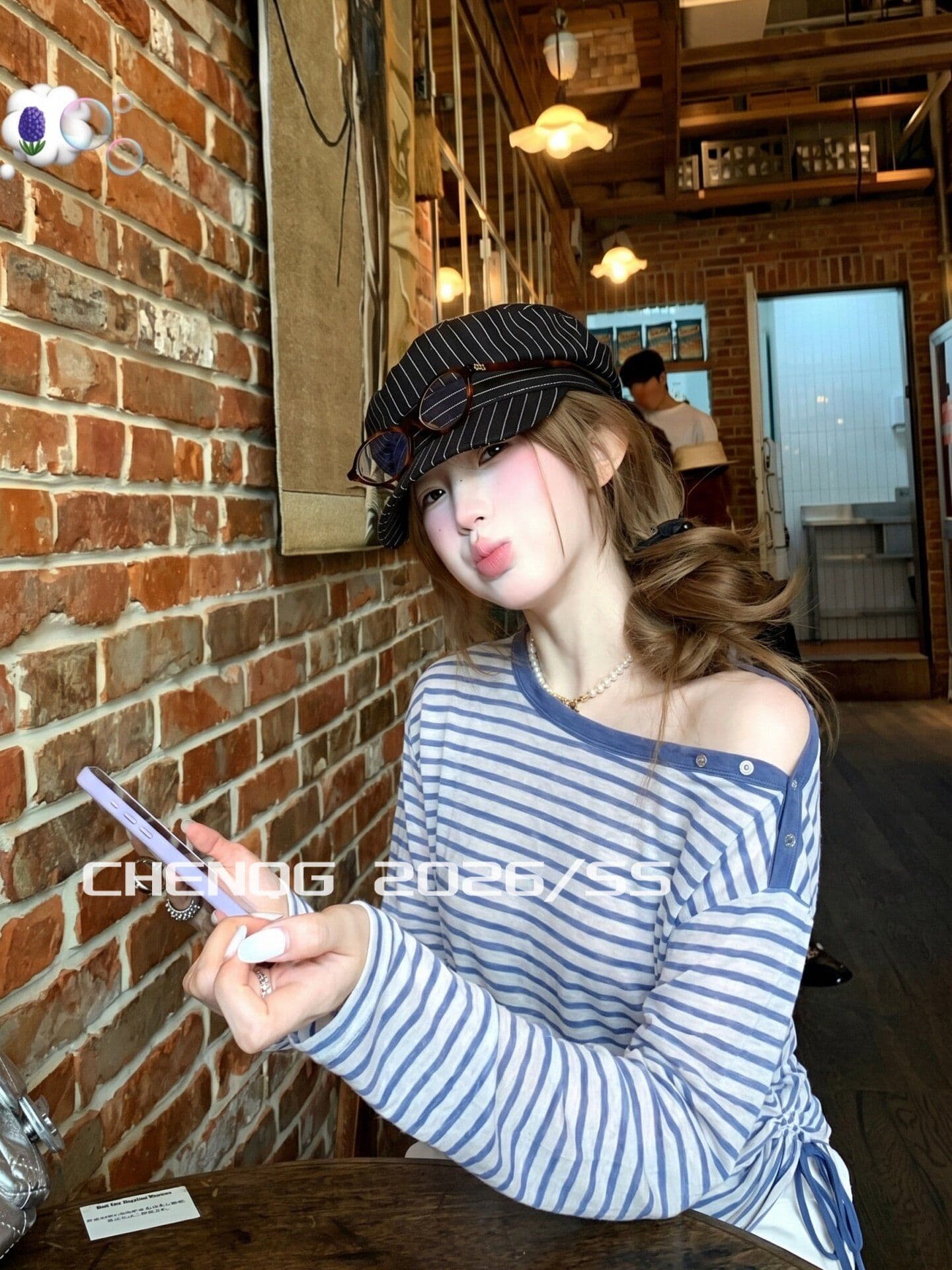 주간 실크 눈꽃 느슨함 센스 비스듬한 어깨 스트라이프 펌프 로프 긴팔 티셔츠 2026 이른 가을 새로운 디자인 센스 루즈핏 맨위 상세 이미지 1