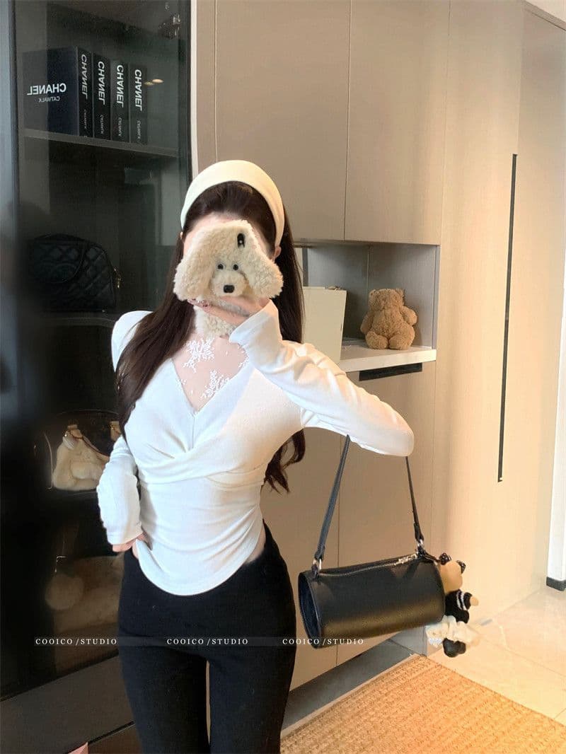사람들 면 연삭 털 디자인 센스 비틀림 레이스 조각 V넥 긴팔 티셔츠 여성 가을 새로운 슬림해 보이는 기본 셔츠 맨위 상세 이미지 7