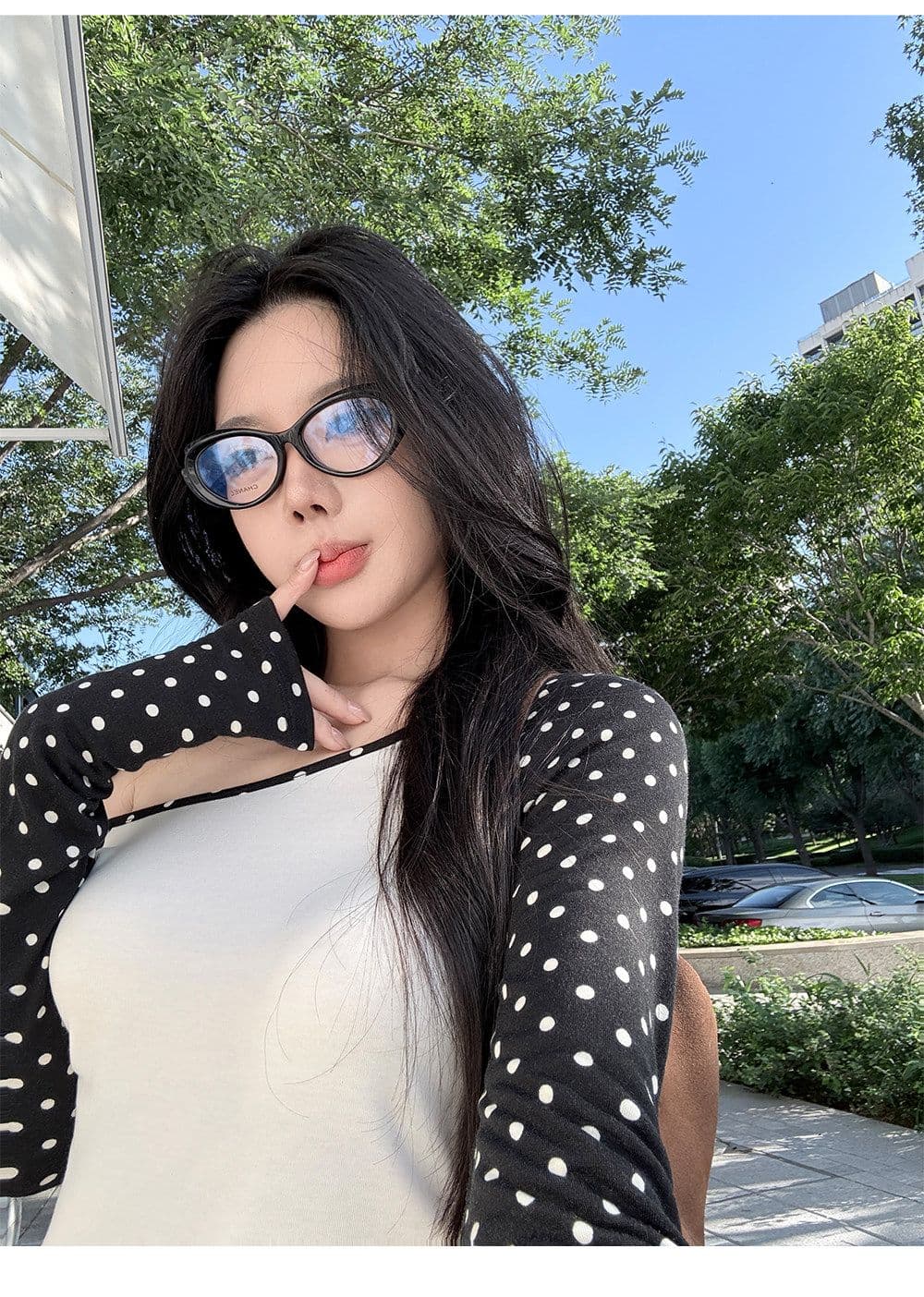 laareetoo 라이 경기 서울 삼색 도트 무늬 비스듬한 어깨 긴팔 티셔츠 여성 몸매 가꾸기 슬림해 보이는 디자인 센스 맨위 이미지 4