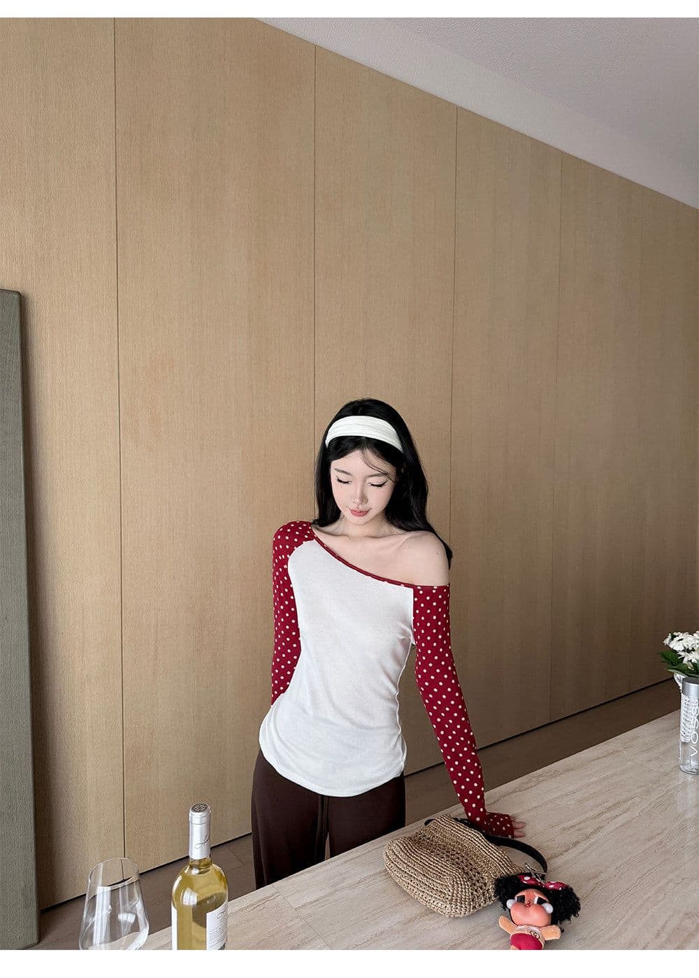 laareetoo 라이 경기 서울 삼색 도트 무늬 비스듬한 어깨 긴팔 티셔츠 여성 몸매 가꾸기 슬림해 보이는 디자인 센스 맨위 상세 이미지 5