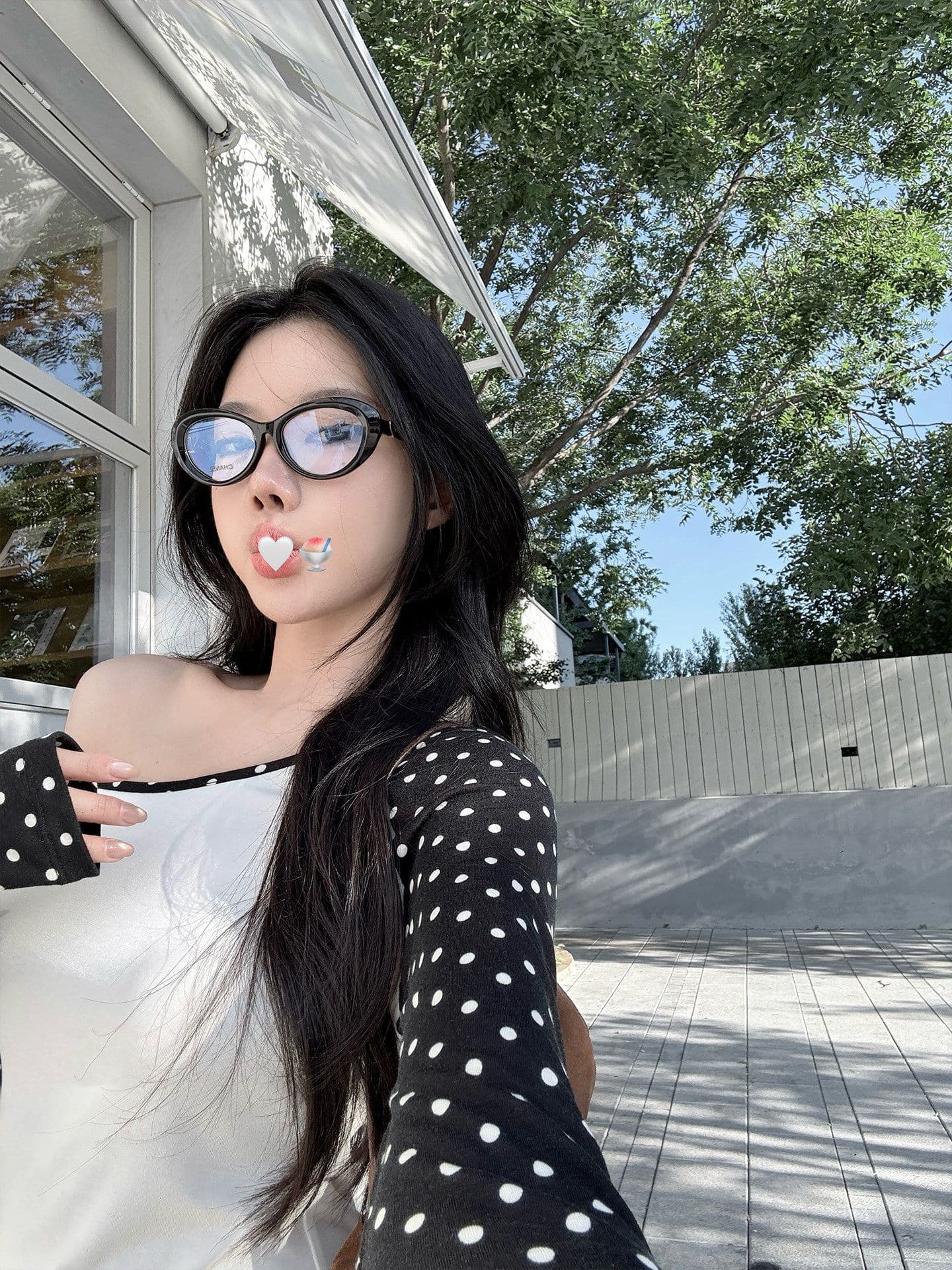 laareetoo 라이 경기 서울 삼색 도트 무늬 비스듬한 어깨 긴팔 티셔츠 여성 몸매 가꾸기 슬림해 보이는 디자인 센스 맨위 상세 이미지 27