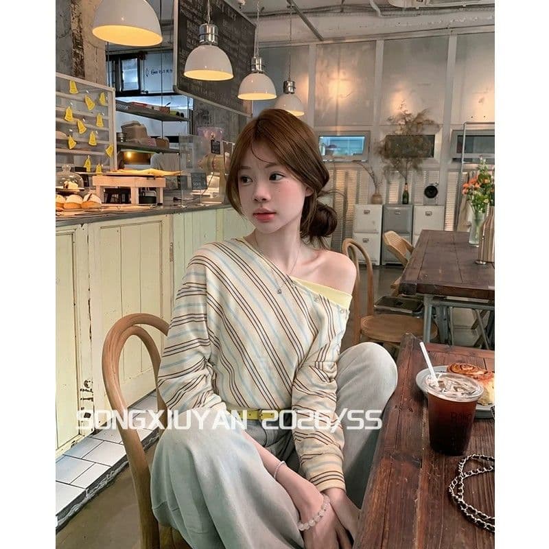 송 보여주기 妍 seniors 여름 소녀 스트라이프 비스듬한 어깨 긴팔 티셔츠 허리 수축 페이크 레이어드 오프숄더 쇼트 스타일 맨위