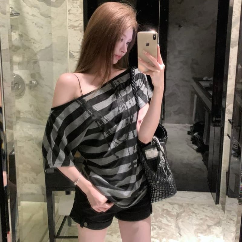 32 순면 마이크로 이슬 디스플레이 얇은 비스듬한 칼라 스트라이프 오프숄더 반팔 티셔츠 여성 여름 루즈핏 슬림해 보이는 비스듬한 어깨 의류 이미지 5