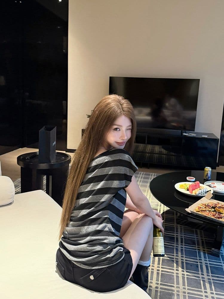 32 순면 마이크로 이슬 디스플레이 얇은 비스듬한 칼라 스트라이프 오프숄더 반팔 티셔츠 여성 여름 루즈핏 슬림해 보이는 비스듬한 어깨 의류 상세 이미지 6