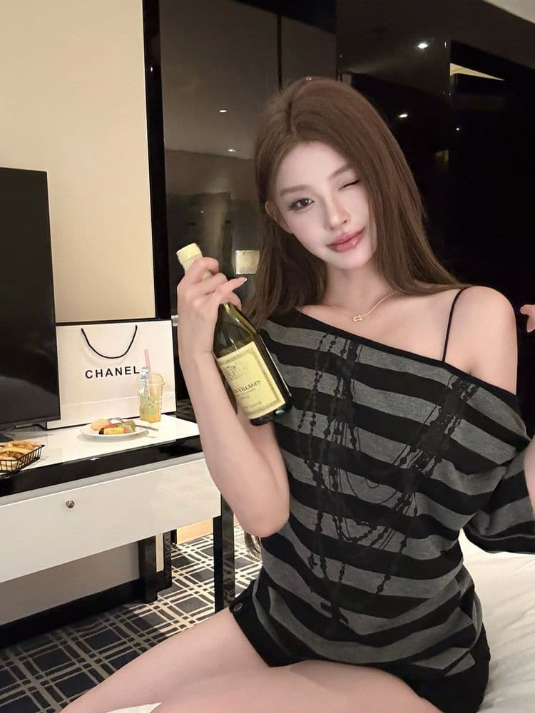 32 순면 마이크로 이슬 디스플레이 얇은 비스듬한 칼라 스트라이프 오프숄더 반팔 티셔츠 여성 여름 루즈핏 슬림해 보이는 비스듬한 어깨 의류 상세 이미지 10