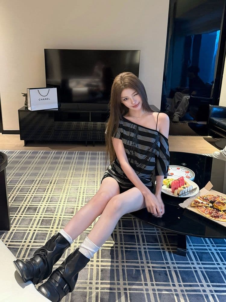 32 순면 마이크로 이슬 디스플레이 얇은 비스듬한 칼라 스트라이프 오프숄더 반팔 티셔츠 여성 여름 루즈핏 슬림해 보이는 비스듬한 어깨 의류 상세 이미지 15