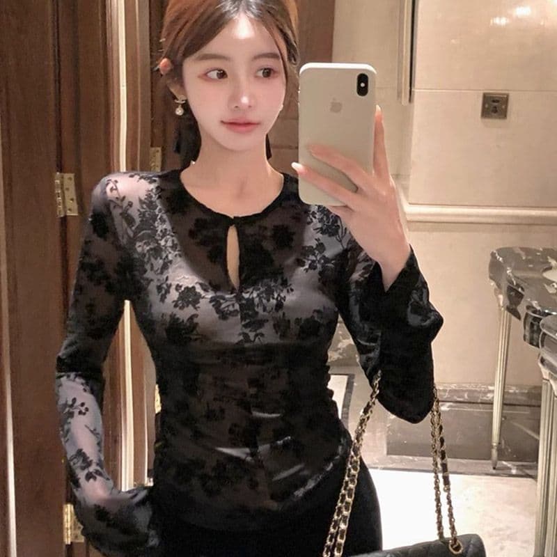 검정색 라운드 넥 만나는 긴팔 레이스 티셔츠 여성 봄 가을 품격 허리 수축 슬림해 보이는 디자인 센스 맨위