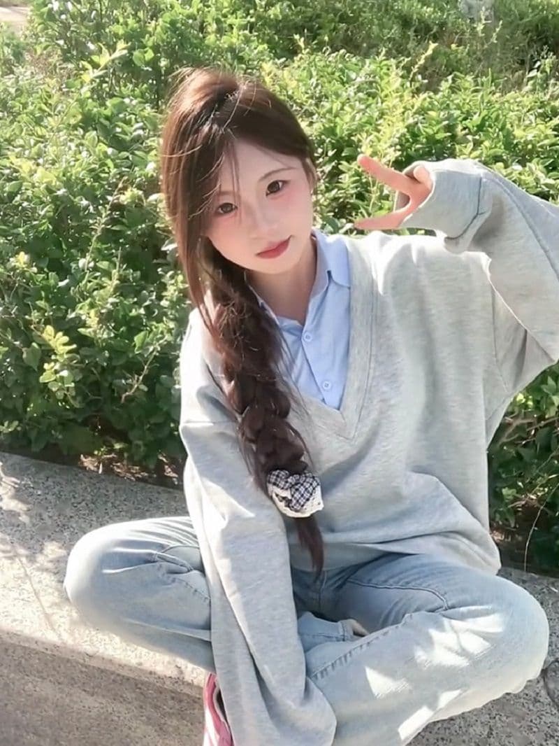패치워크 페이크 레이어드 V넥 풀오버 스웨트셔츠 여성 봄 가을 2026 새로운 폭발 한 부서 느긋한 바람 디자인 센스 맨위 이미지 2