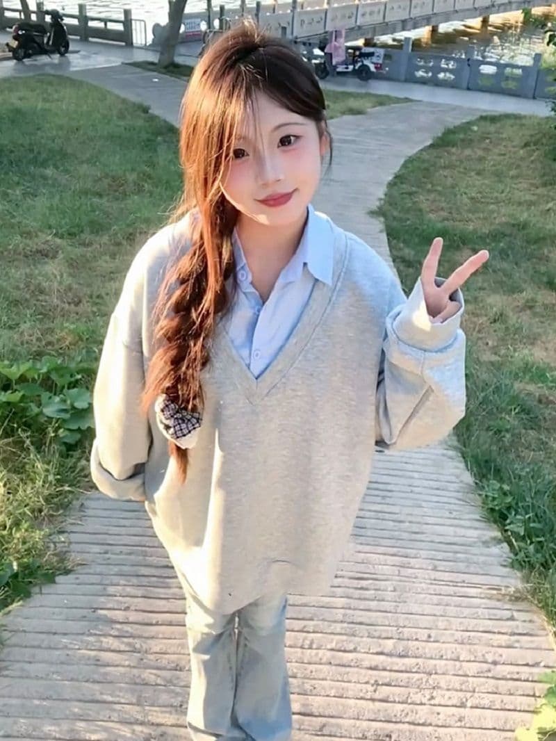패치워크 페이크 레이어드 V넥 풀오버 스웨트셔츠 여성 봄 가을 2026 새로운 폭발 한 부서 느긋한 바람 디자인 센스 맨위 이미지 4