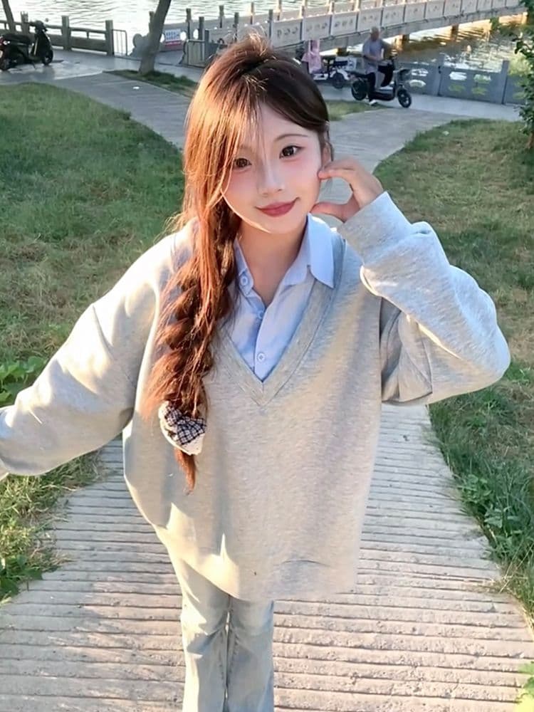 패치워크 페이크 레이어드 V넥 풀오버 스웨트셔츠 여성 봄 가을 2026 새로운 폭발 한 부서 느긋한 바람 디자인 센스 맨위 상세 이미지 2