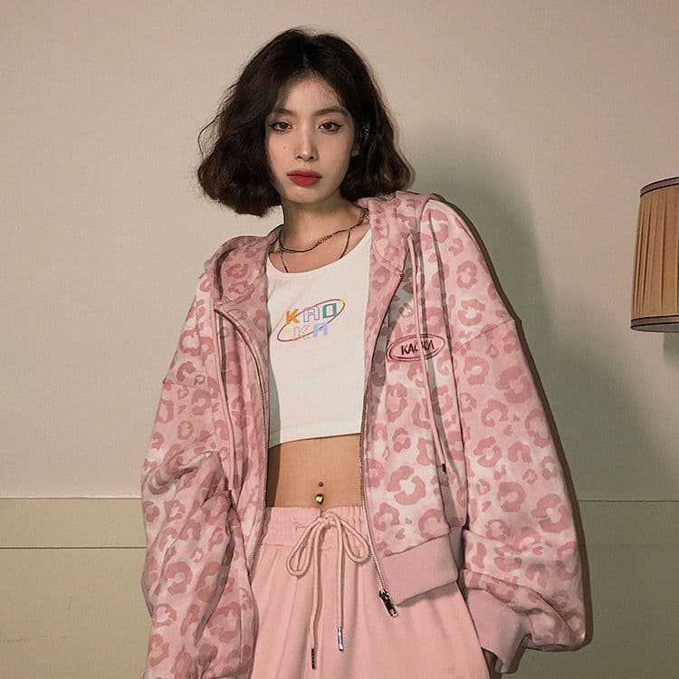 2026 핑크색 레오파드 무늬 쇼트 스타일 오픈 가디건 여성 코트 봄 가을 새로운 루즈핏 항구 바람 레트로 후드 티 스웨터 트렌디 상세 이미지 9