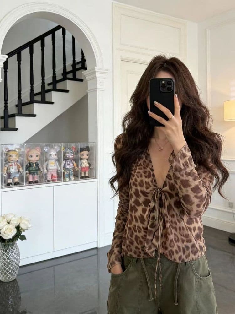원본 쉬폰 레오파드 무늬 레이스업 쉬폰 여성 셔츠 봄 가을 얇은 스타일 프랑스식 레트로 품격 자외선 차단 V넥 긴팔 상세 이미지 2