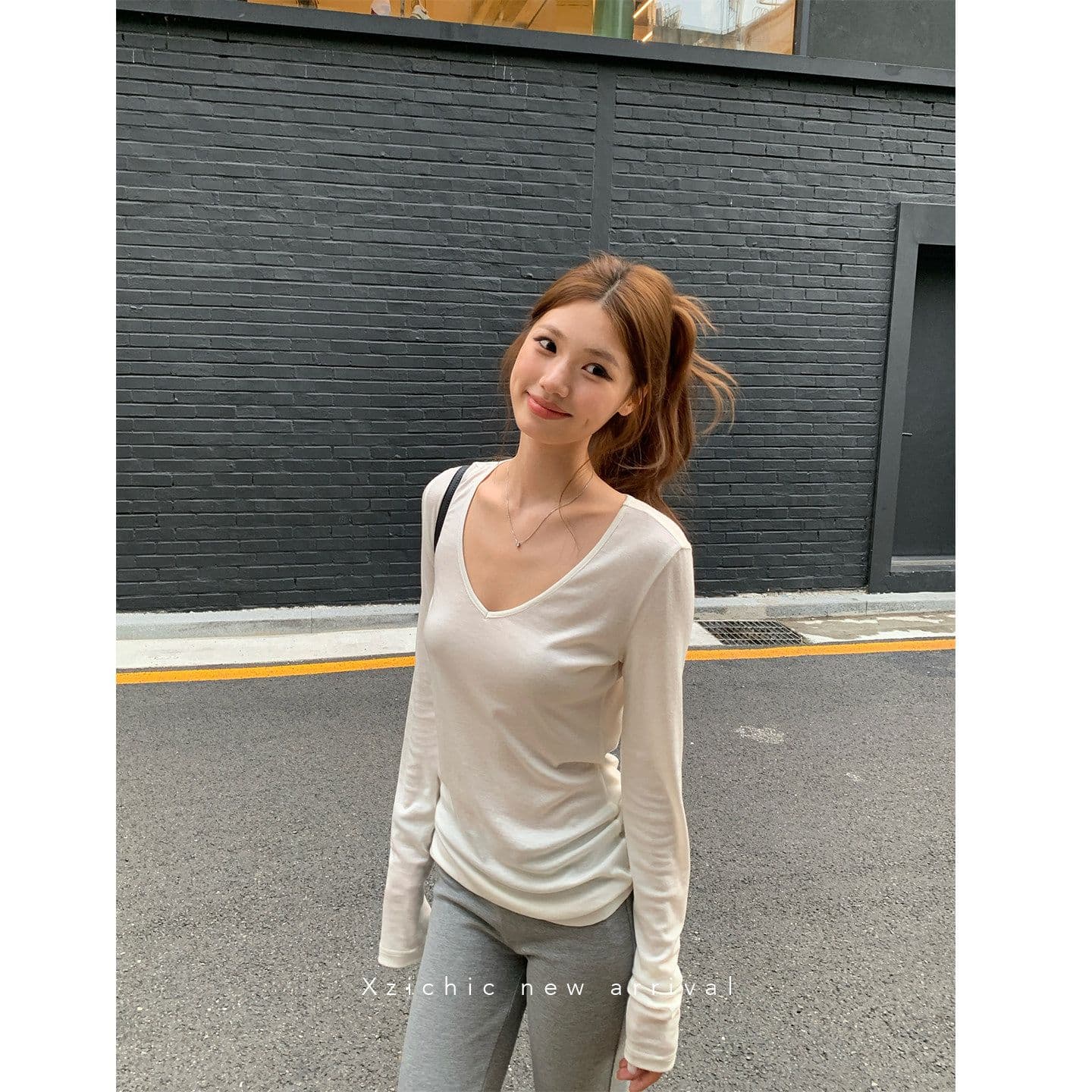 라이 경기 서울 V넥 다용도 긴팔 티셔츠 여성 뜨개질 슬림해 보이는 루즈핏 단색 기본 셔츠 가을 새로운 다용도 맨위