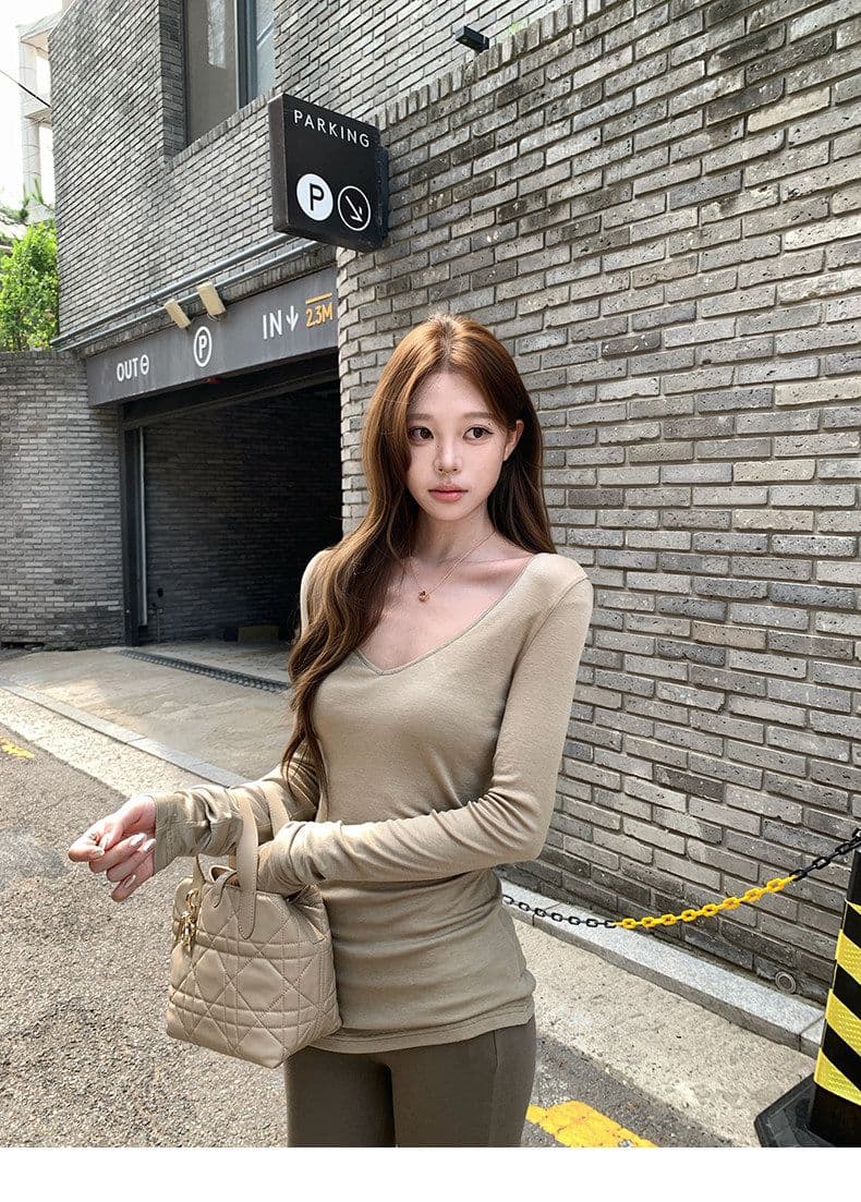 라이 경기 서울 V넥 다용도 긴팔 티셔츠 여성 뜨개질 슬림해 보이는 루즈핏 단색 기본 셔츠 가을 새로운 다용도 맨위 상세 이미지 28