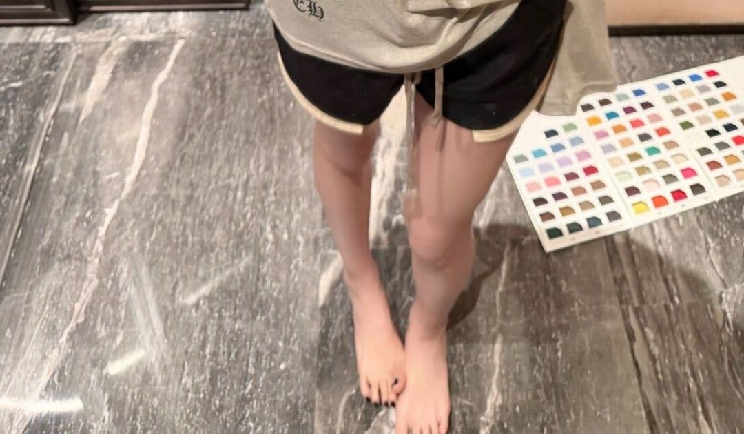 눈꽃 면 레트로 섹션 산스크리트어 알파벳 마이크로 ~을 통해 블라우스 긴팔 티셔츠 여성 조기 가을 살구 색상 루즈핏 캐주얼 맨위 상세 이미지 5
