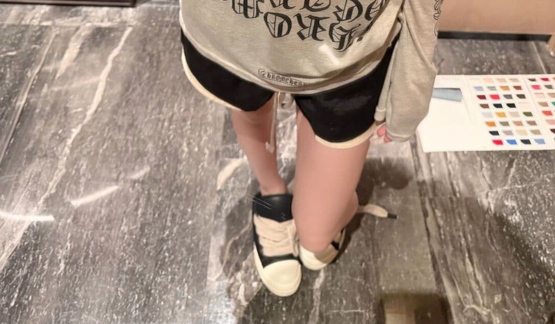 눈꽃 면 레트로 섹션 산스크리트어 알파벳 마이크로 ~을 통해 블라우스 긴팔 티셔츠 여성 조기 가을 살구 색상 루즈핏 캐주얼 맨위 상세 이미지 15