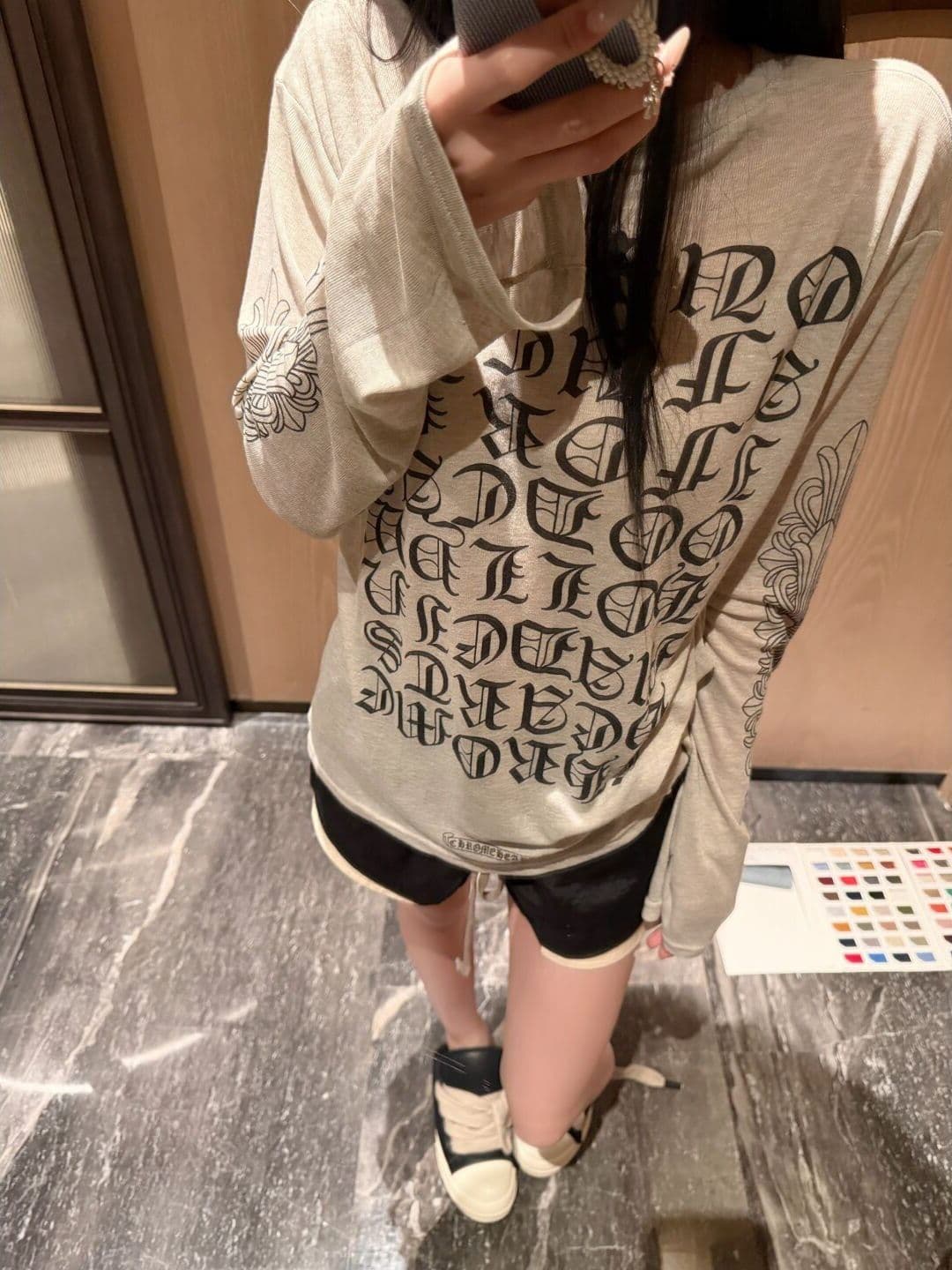눈꽃 면 레트로 섹션 산스크리트어 알파벳 마이크로 ~을 통해 블라우스 긴팔 티셔츠 여성 조기 가을 살구 색상 루즈핏 캐주얼 맨위 상세 이미지 20