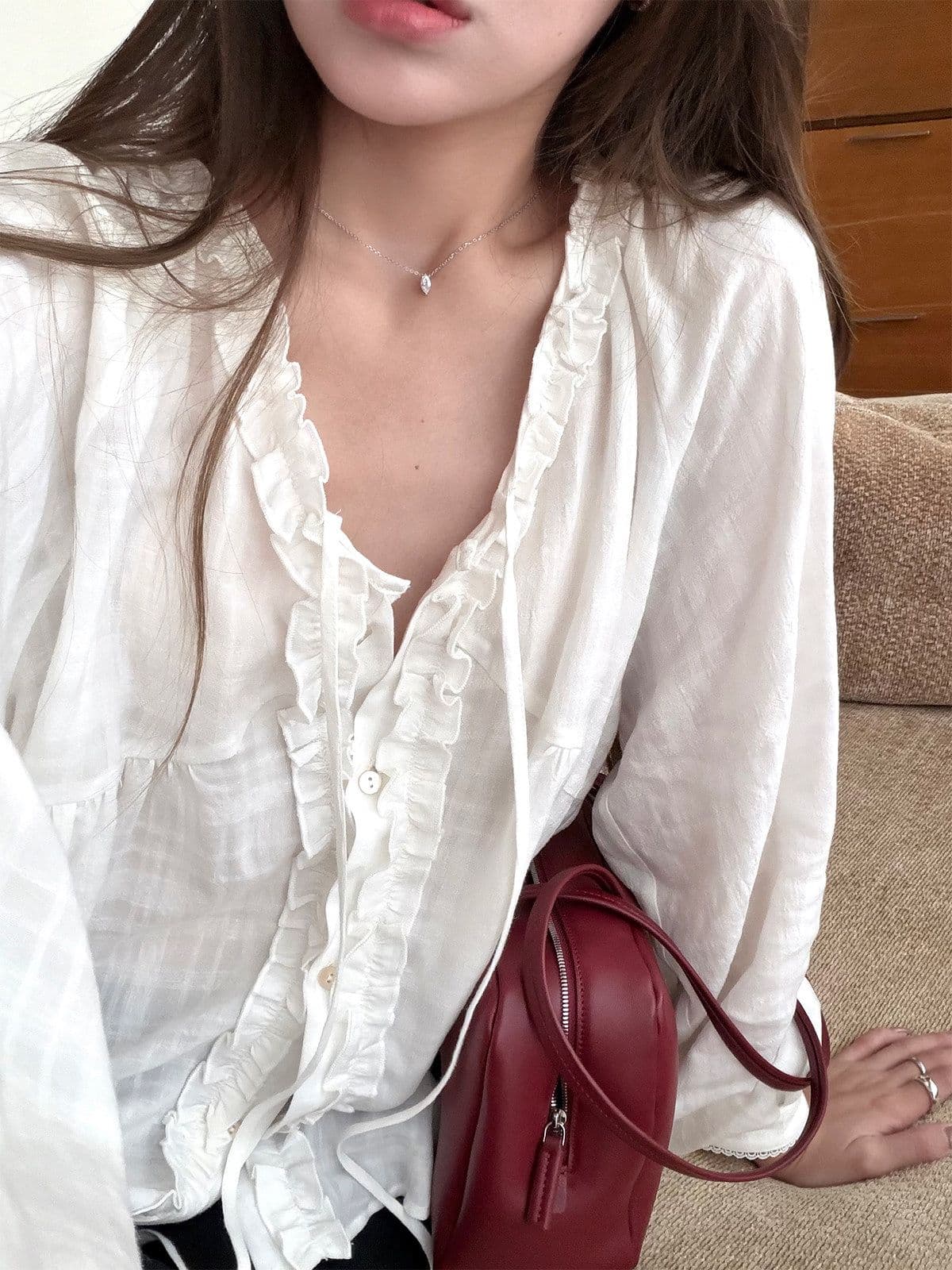 원본 품질 이른 가을 한 부서 질감 센스 V넥 레이스업 프릴 셔츠 루즈핏 요정 가스 부드러운 긴팔 맨위 상세 이미지 8