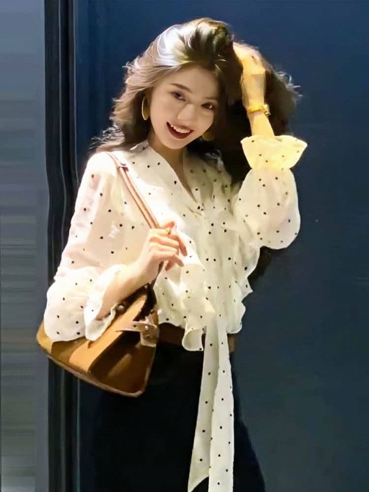 프랑스식 품격 고급 센스 프릴 도트 무늬 긴팔 셔츠 여성 가을 부드러운 바람 스트랩 Chic 셔츠 맨위 상세 이미지 2