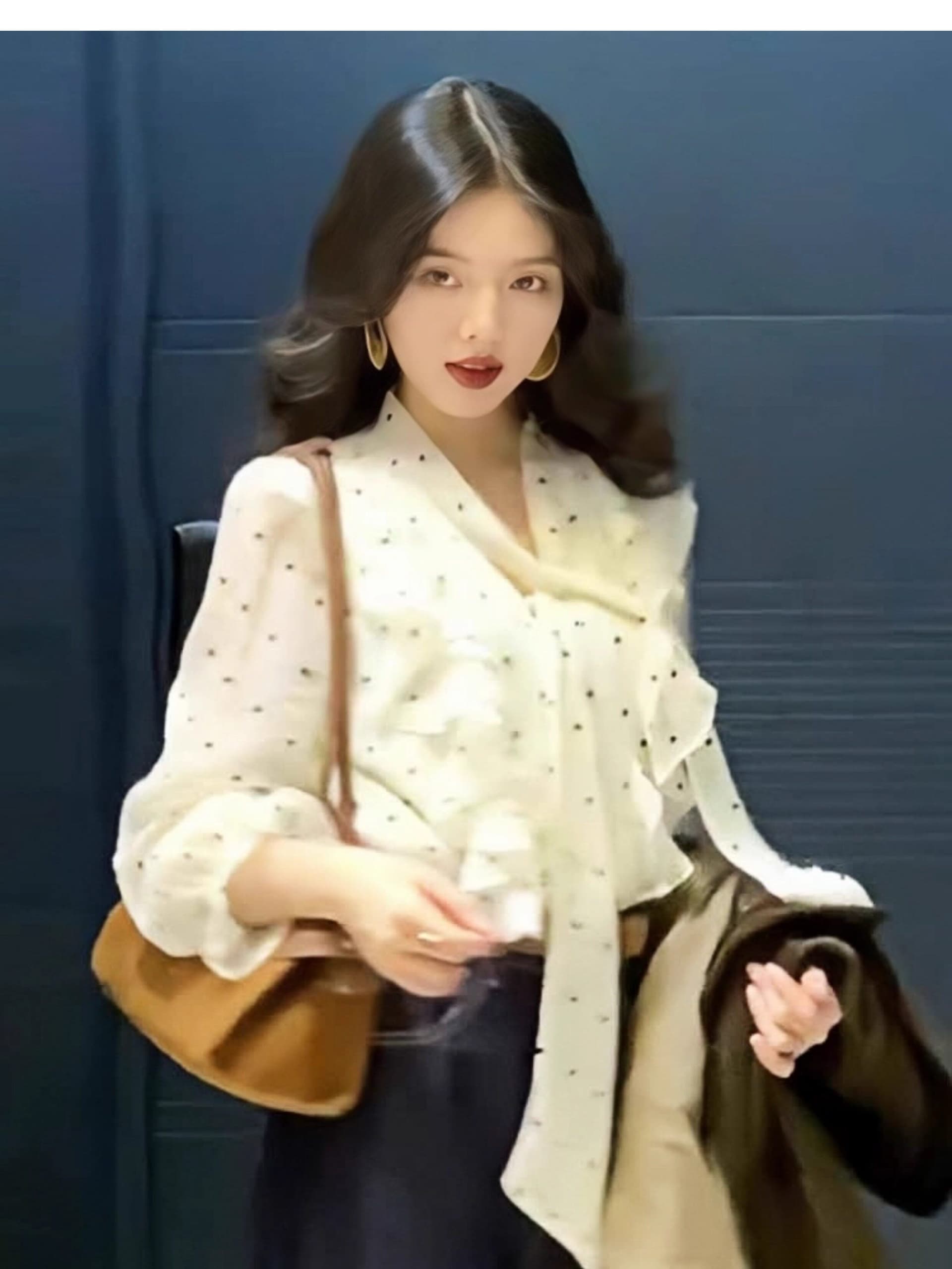 프랑스식 품격 고급 센스 프릴 도트 무늬 긴팔 셔츠 여성 가을 부드러운 바람 스트랩 Chic 셔츠 맨위 상세 이미지 3