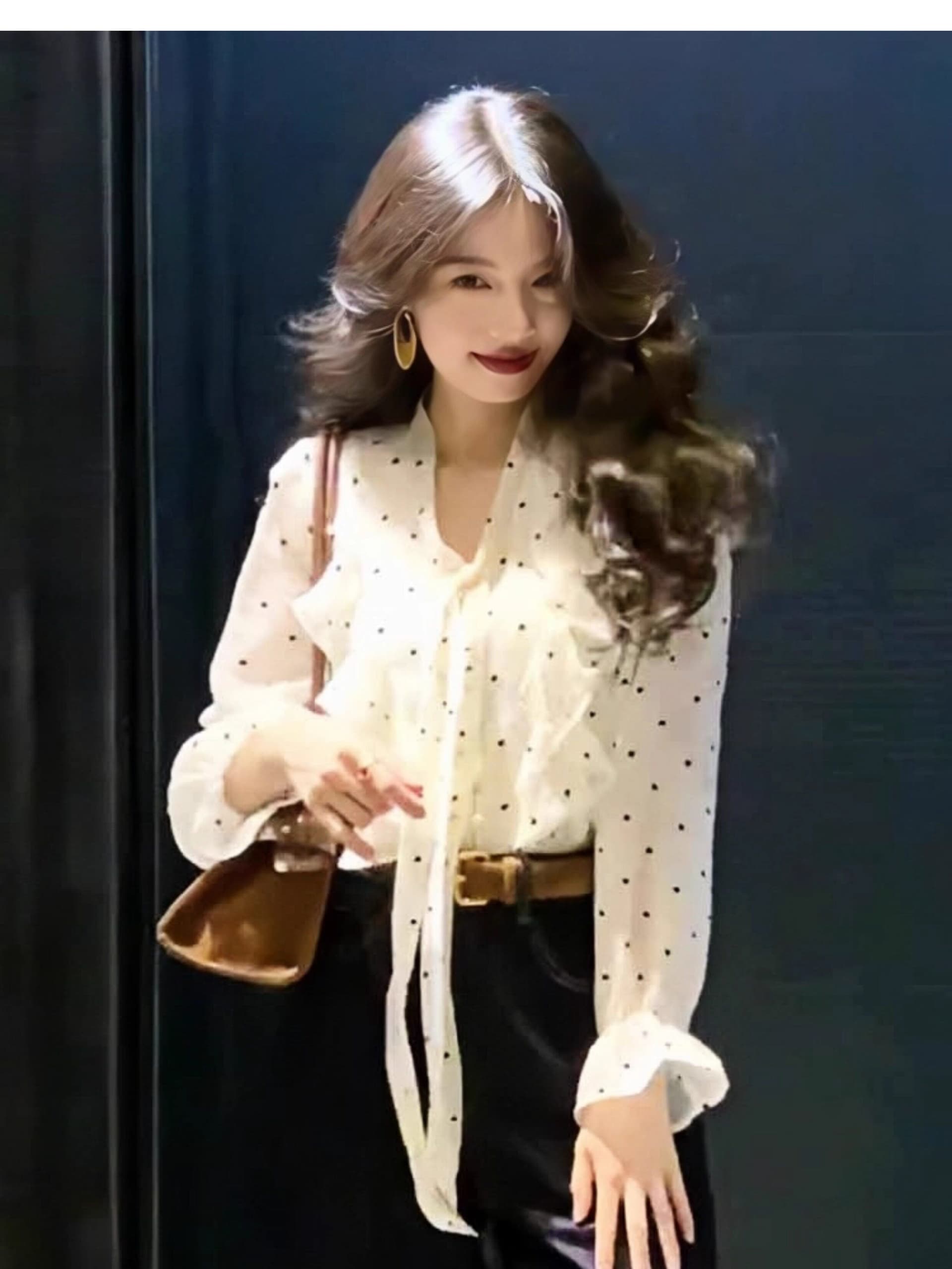 프랑스식 품격 고급 센스 프릴 도트 무늬 긴팔 셔츠 여성 가을 부드러운 바람 스트랩 Chic 셔츠 맨위 상세 이미지 4